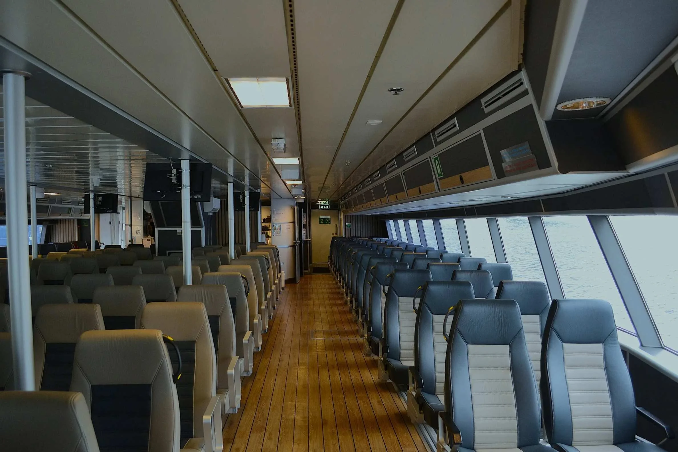 6.55 explorer interiør under 250.jpg