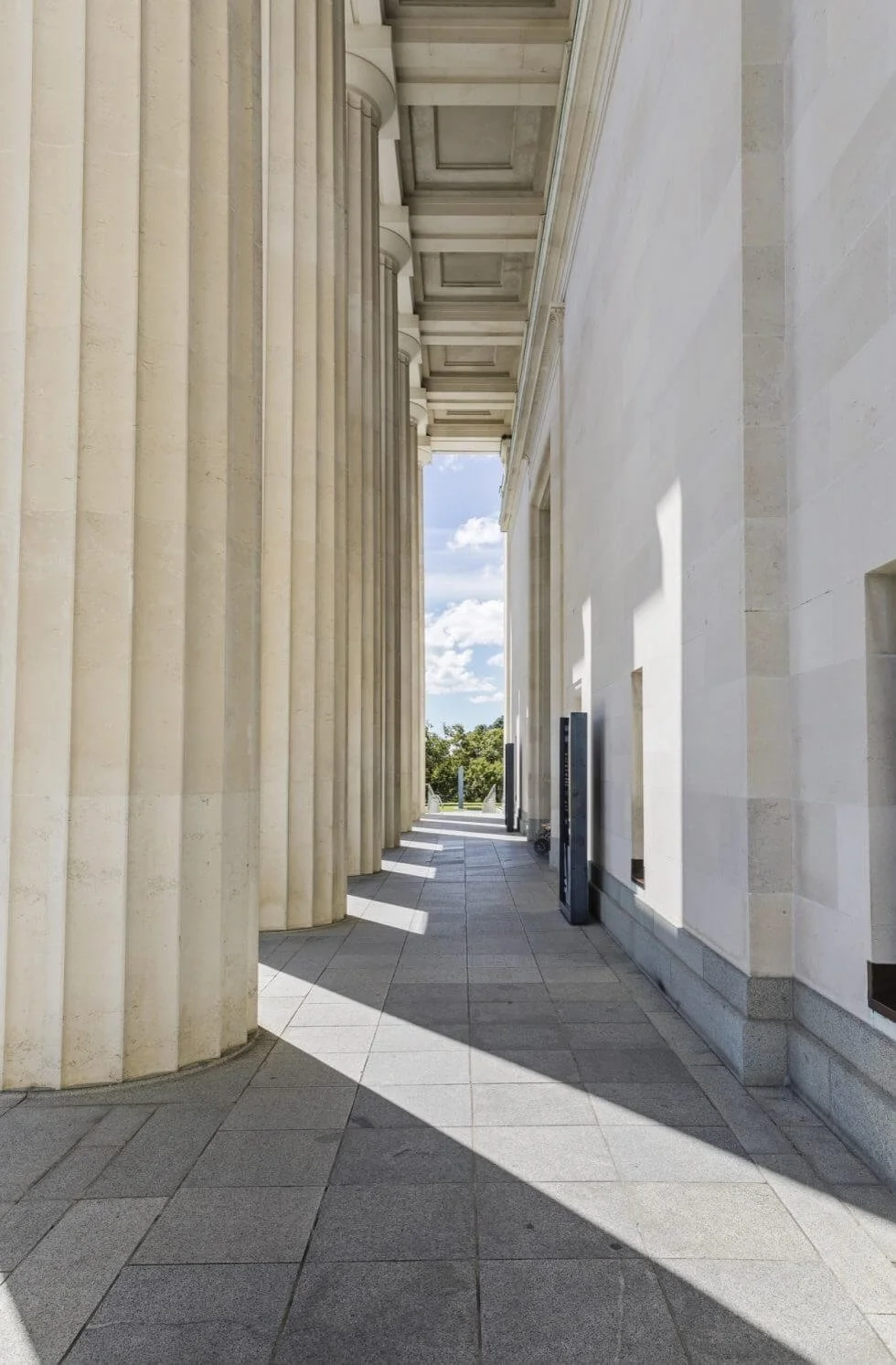 Andrew Plastering exterior column restoration at Auckland War Memorial Museum.