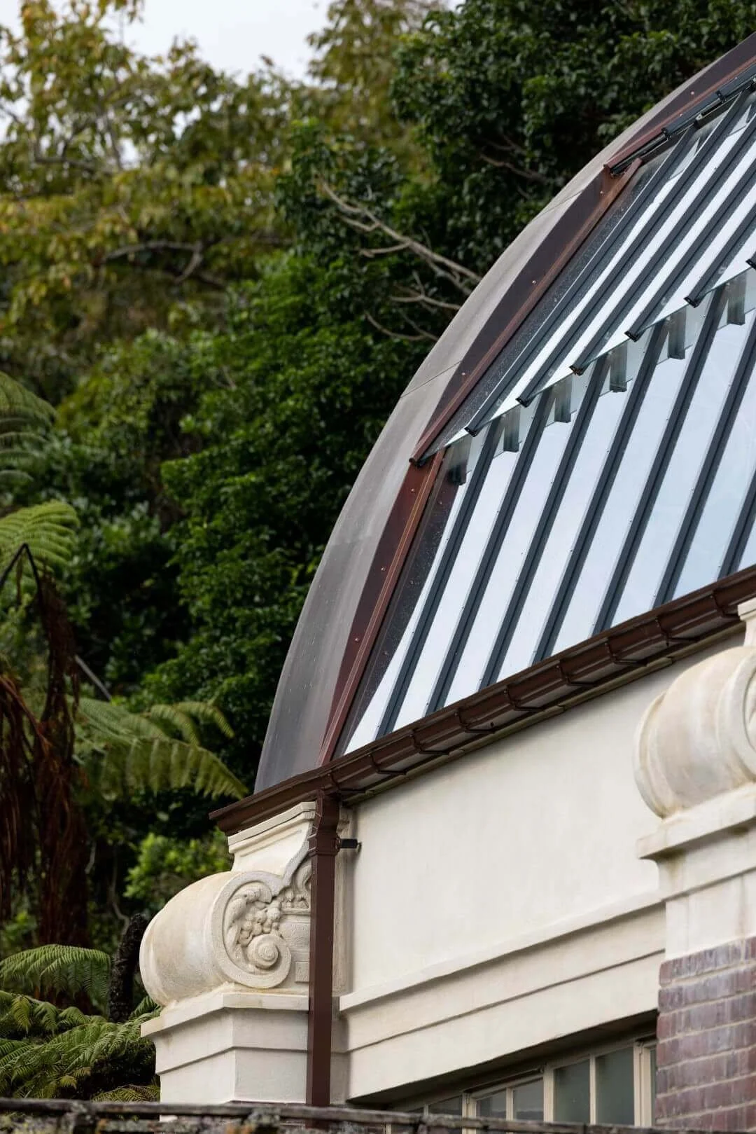 Andrew Plastering heritage restoration work on glasshouse facade at Auckland Domain Winter Gardens.