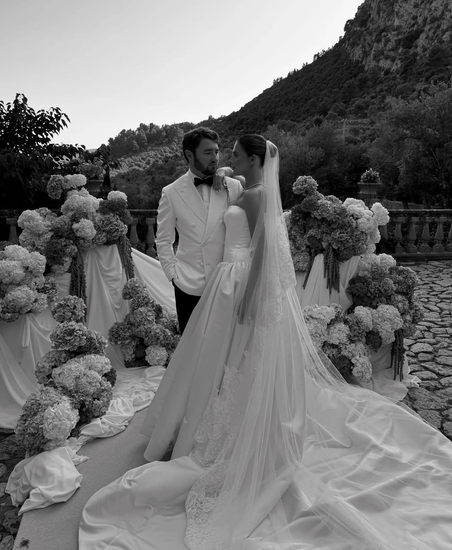 Tia and Harry&rsquo;s beautiful Mallorca wedding, straight from our camera roll. Every detail planned to perfection by @islaandsmithbespokeevents ~ as seen in Vogue Australia.

iPhone footage by @contentforbrides. Working alongside the best media tea