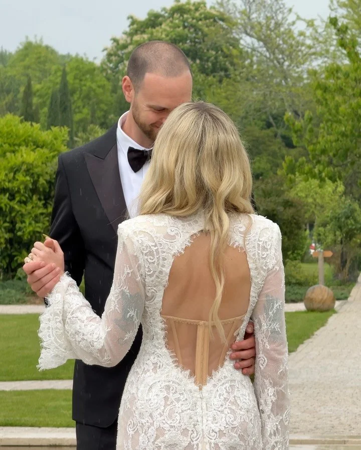 Straight from the favourites folder of Molly &amp; Jake&rsquo;s chic, modern weekend in Bordeaux.
 Captured on iPhone by @contentforbrides 

A truly special couple and celebration 🤍

@haute.weddings @melissawilpotte @dk_wedding_film @chateaugassies 