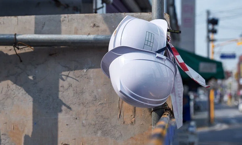 🔴 [Obrero de unos 50 años muere atropellado por una excavadora en fábrica de aserrín]