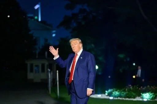 🟡 [Trump Announces Upcoming Tariffs on Chips and Pharma; Markets React Cautiously]