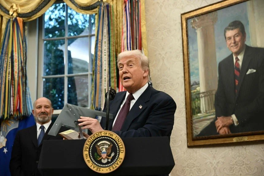 🟡 [Trump’s 100% Tariff Threat on Semiconductors Exposes Strategic Divide Between Samsung and SK Hynix]