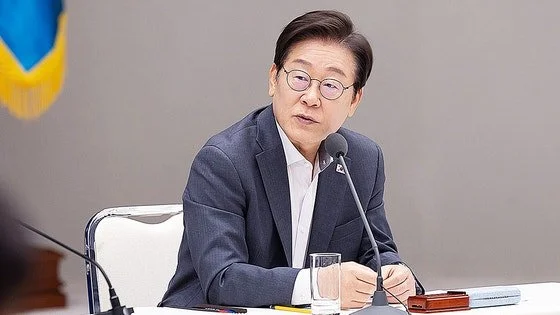 🟡 [La aprobación presidencial en Corea del Sur cae a su nivel más bajo desde la investidura antes de la finalización del pacto comercial con EE.UU.]