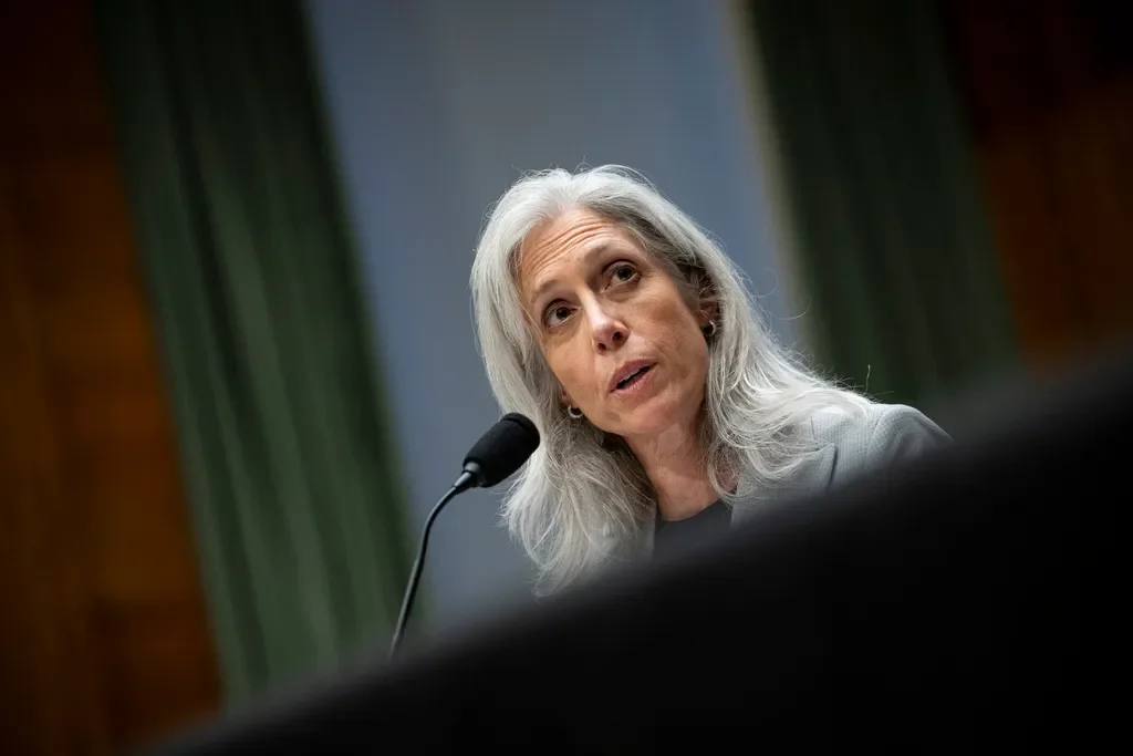 Crisis de liderazgo en el CDC de EE. UU.: Colapso estructural bajo presión política