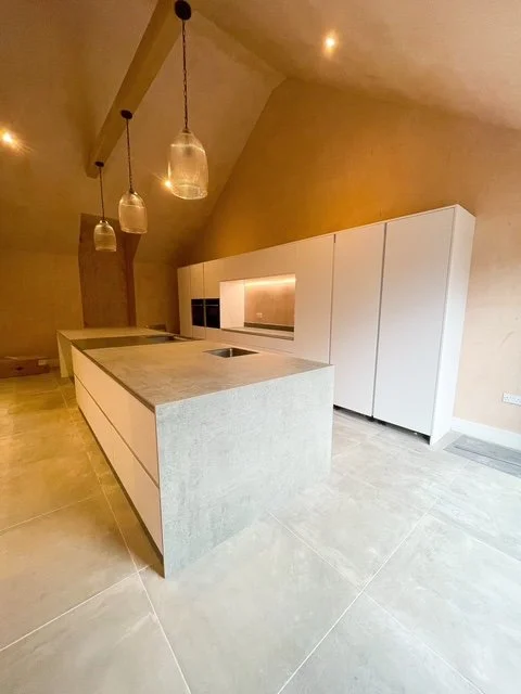 New large kitchen extension in Fulford North Yorkshire with vaulted ceiling, bifold doors and entrance lobby. Photo also show the new fitted kitchen and appliances.