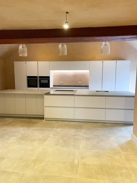 New large kitchen extension in Fulford North Yorkshire with vaulted ceiling, bifold doors and entrance lobby. Photo also show the new fitted kitchen and appliances.