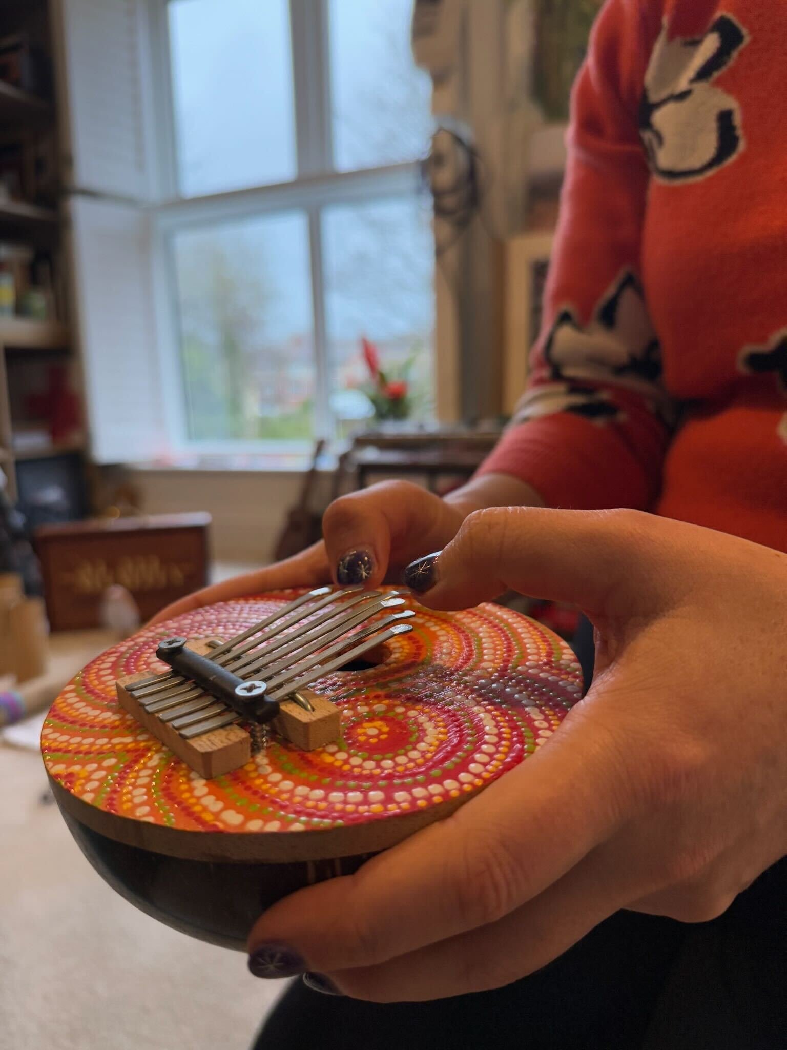 Close-up of a kalimba being played during a sound meditation session, using gentle sound to support relaxation and stress relief.