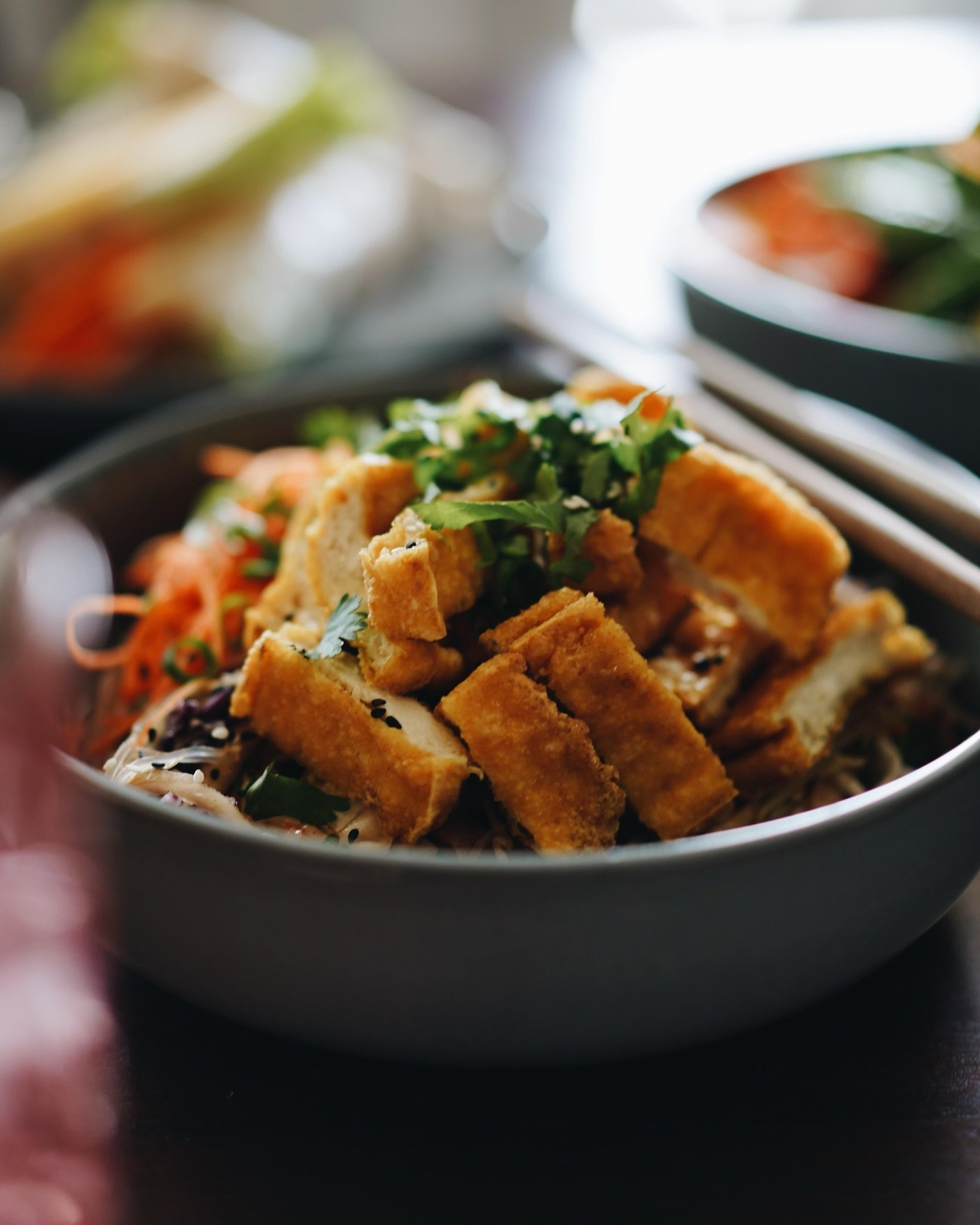 COMFORT FOOD F&Uuml;R ALLE MOMENTE 🥢🍲🥡

Warm, w&uuml;rzig, frisch &ndash; und direkt zu Dir.
Bestell Dir Deine Portion Asia-Gl&uuml;ck f&uuml;r Dich zu Hause. 

#vydelivery #modernasian #finefusion #asiatischek&uuml;che #lieferservice #glutenfrei 