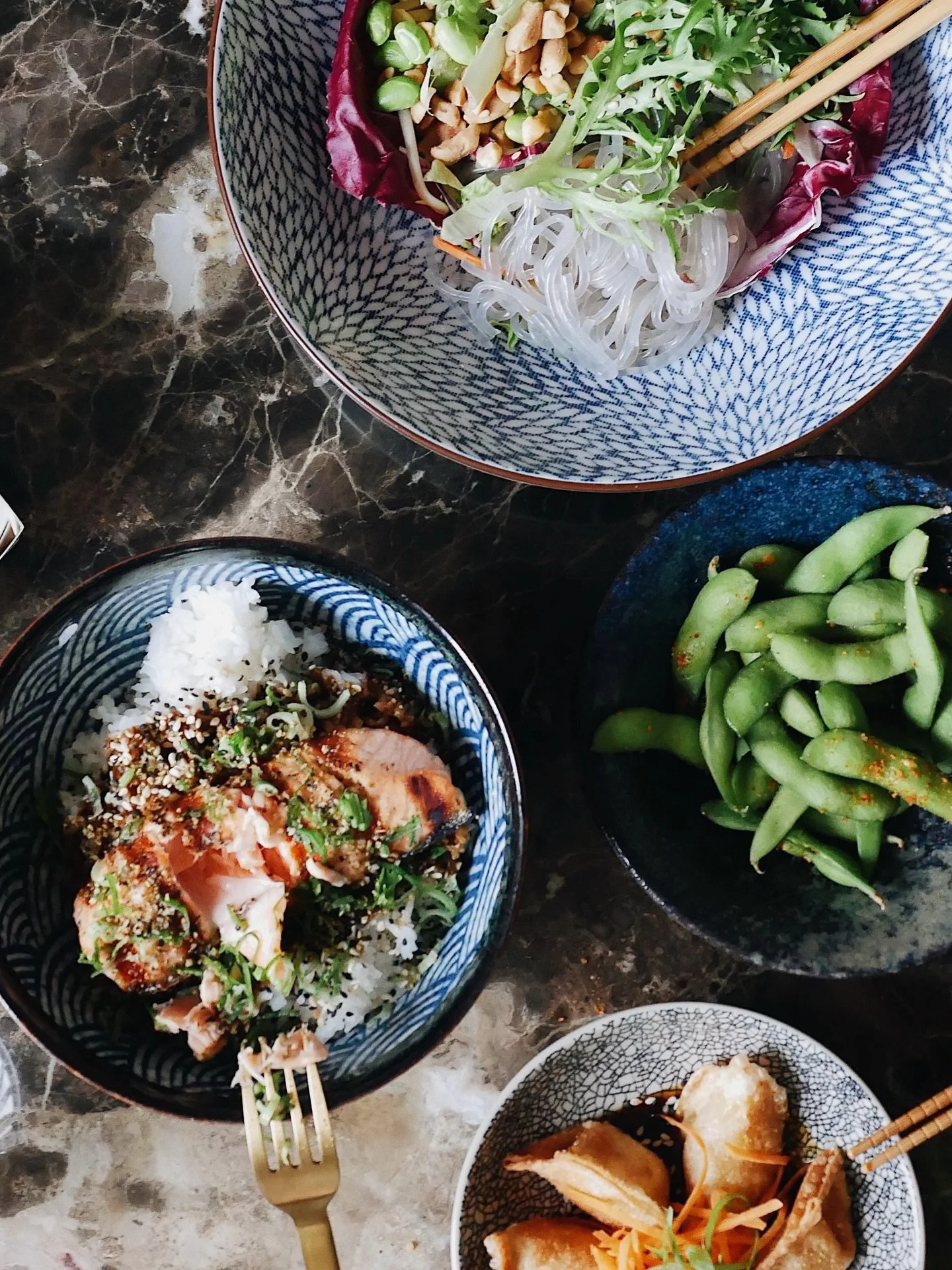 GENUSS, DER BEI DIR ZUHAUSE BEGINNT 🥡🏡🌶️

Unsere Asia-Fusion-Gerichte verwandeln jeden Abend in etwas Besonderes.
Lieferung oder Abholung &ndash; ganz wie Du m&ouml;chtest. ✨

#vydelivery #modernasian #finefusion #asiatischek&uuml;che #lieferservi