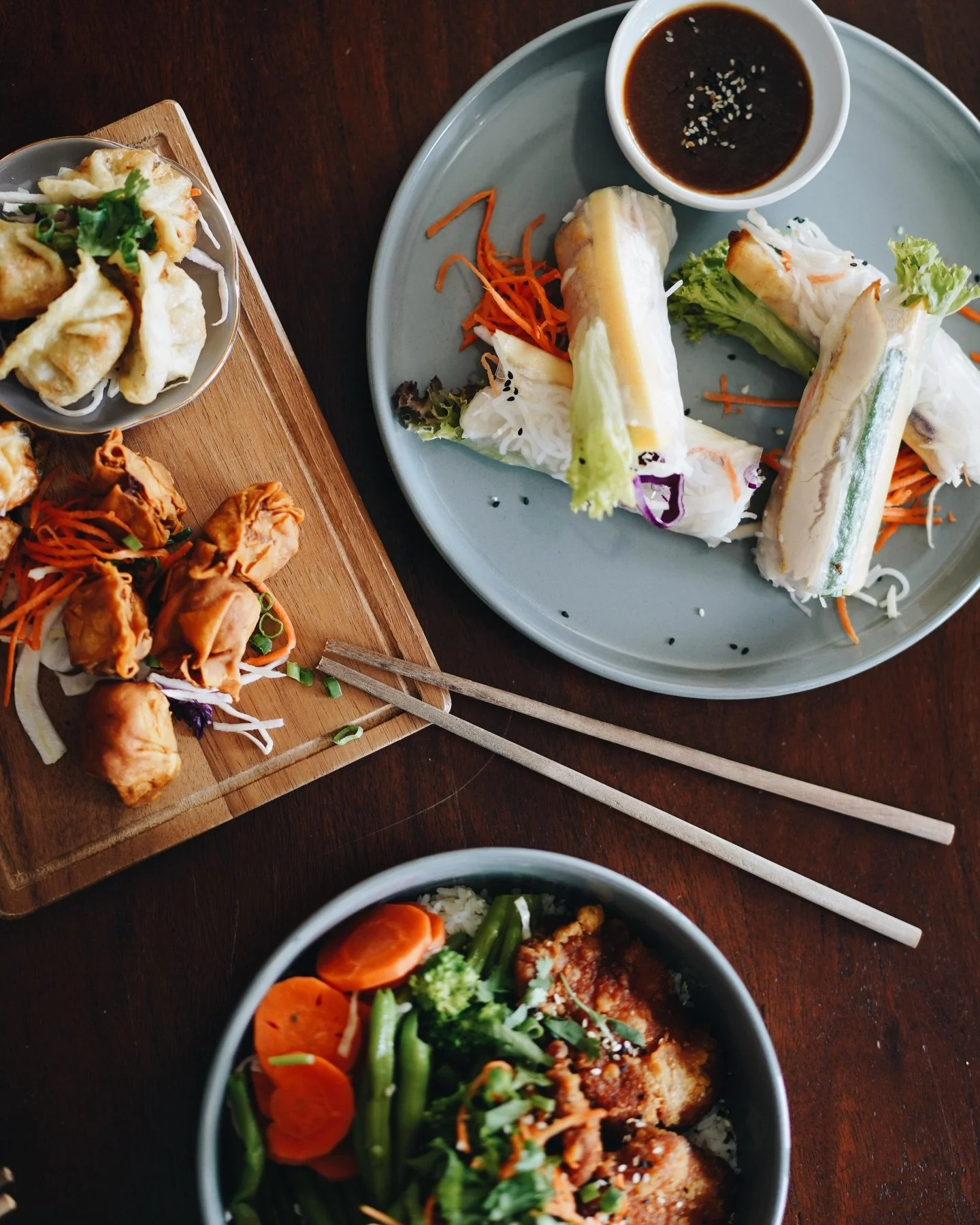 HEUTE SCHON GUT GEGESSEN? 🍜✨

Wenn der Hunger kommt, sind wir bereit.
Frische Fusion-K&uuml;che &ndash; geliefert oder to go. 🛵🥢

#vydelivery #fusionkitchen #asiatischek&uuml;che #essen #delivery