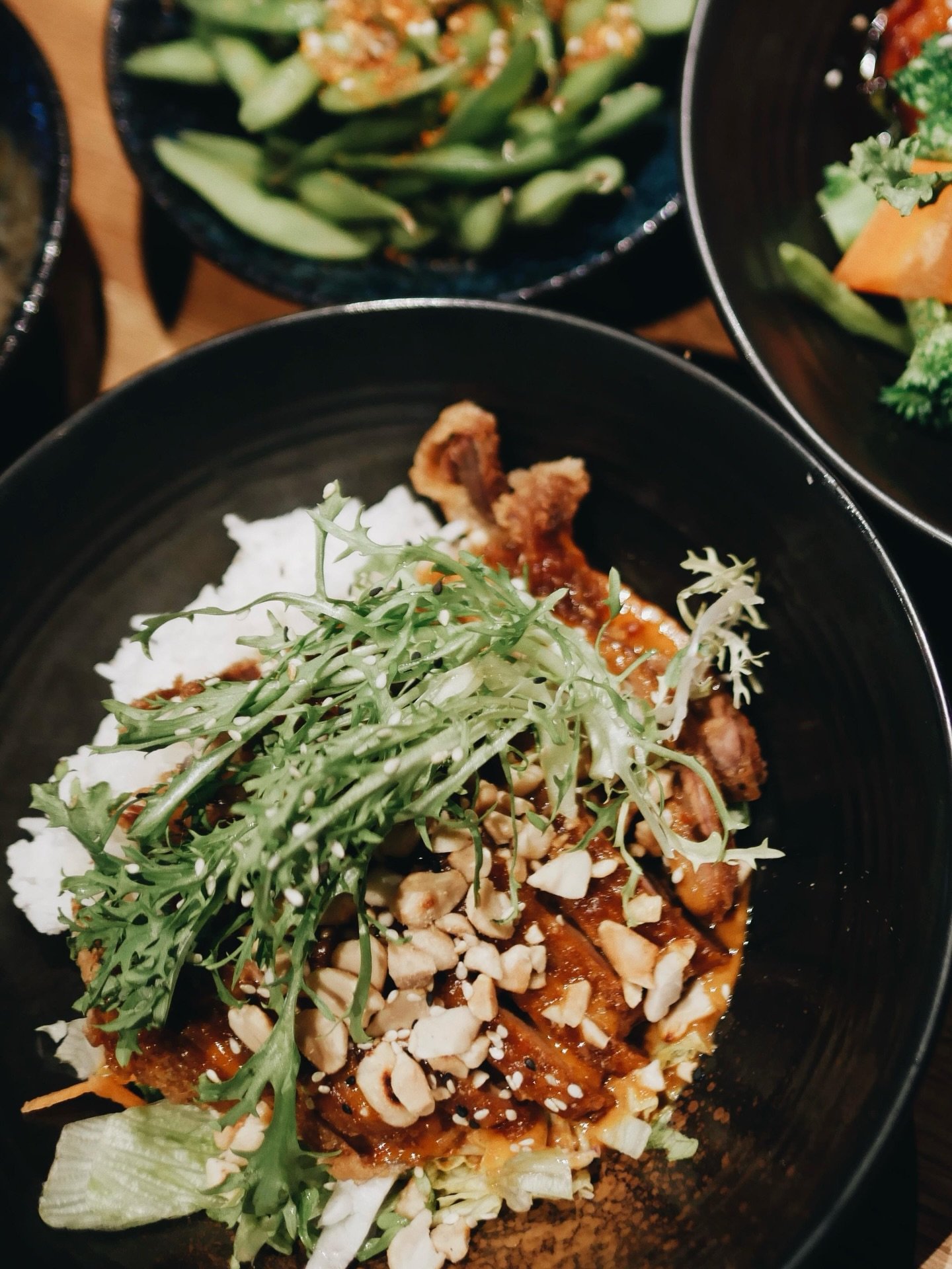 KOCHPAUSE GEF&Auml;LLIG? 😌🥡

Wir &uuml;bernehmen das Kochen und bringen Dir Asia-Fusion voller Geschmack nach Hause.

Schnell, easy, lecker. 🔥

#vydelivery #modernasian #asianfood #lieferservice #foodlover