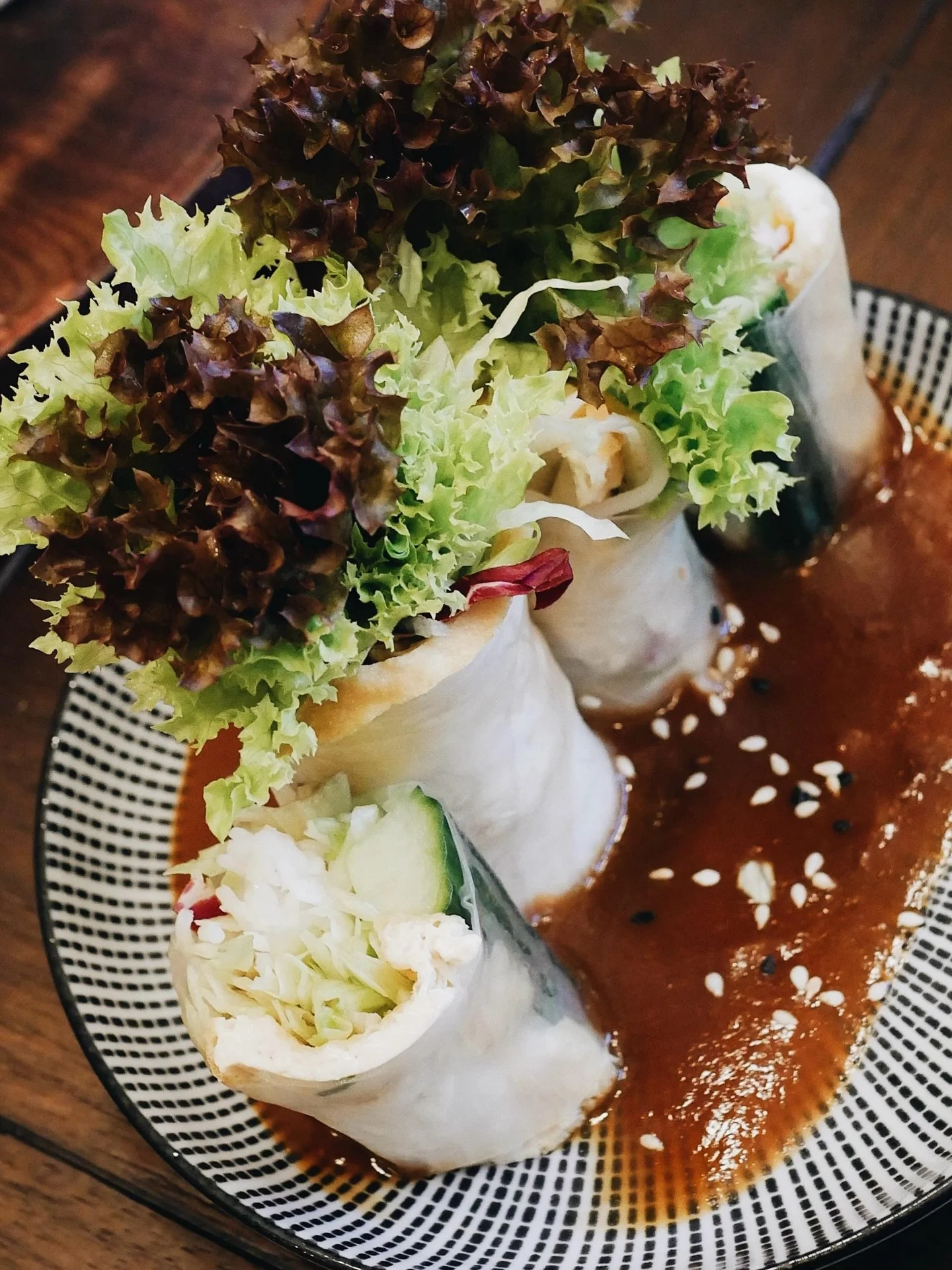 GENUSS, DER ANKOMMT 🥢🥡

Moderne Asia-Fusion, frisch zubereitet und direkt zu Dir geliefert.
Einfach bestellen, entspannt genie&szlig;en. 😍🔥

#vydelivery #modernasian #asianfusion #delivery #welovefood