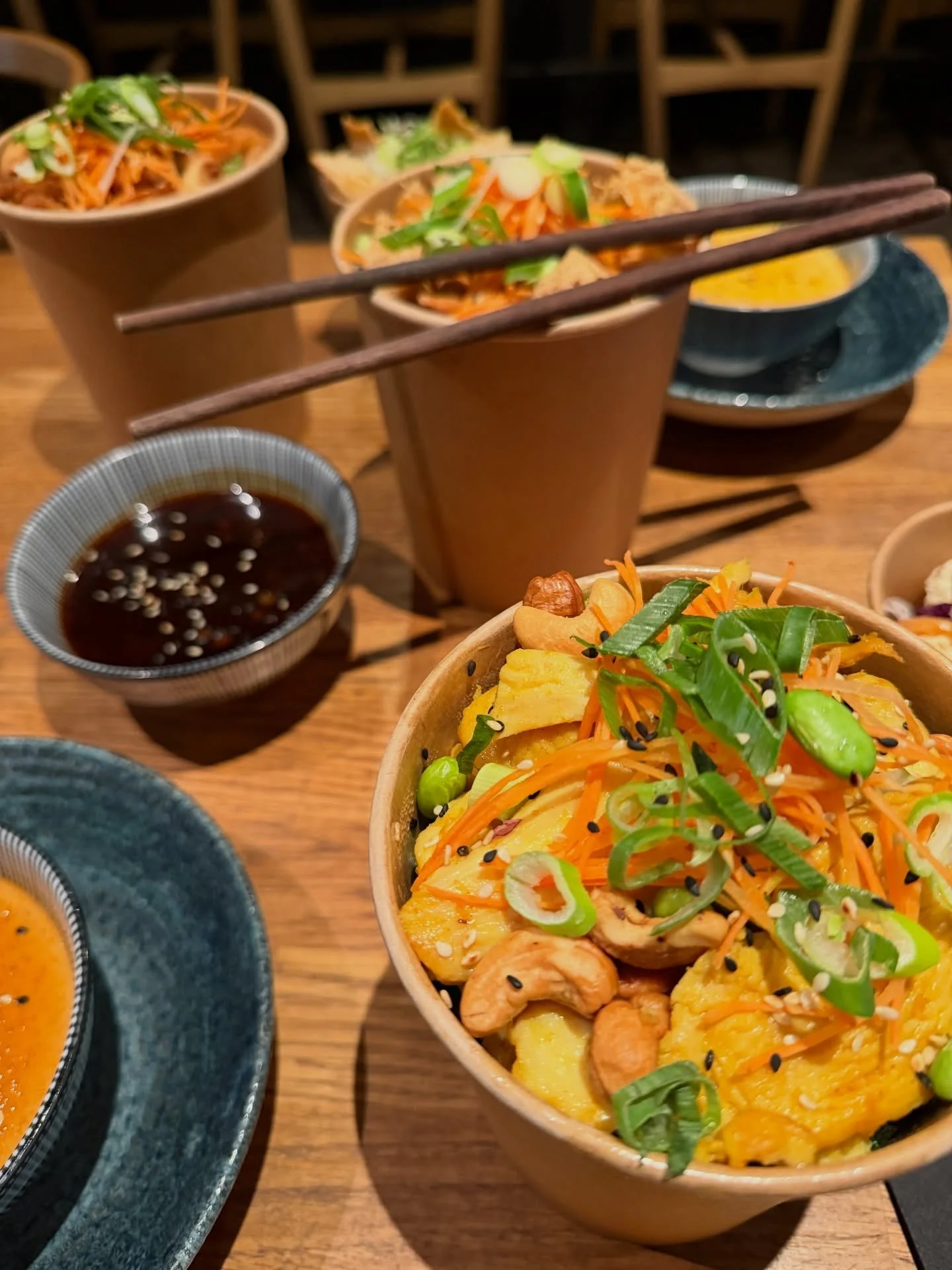 LUST AUF ASIA? 🍜✨

Unsere Fusion-Gerichte bringen Dir den Geschmack Asiens direkt nach Hause.
Bestellen, zur&uuml;cklehnen, genie&szlig;en. 😋

#vydelivery #asianfood #lieferservice #essen #welovefood