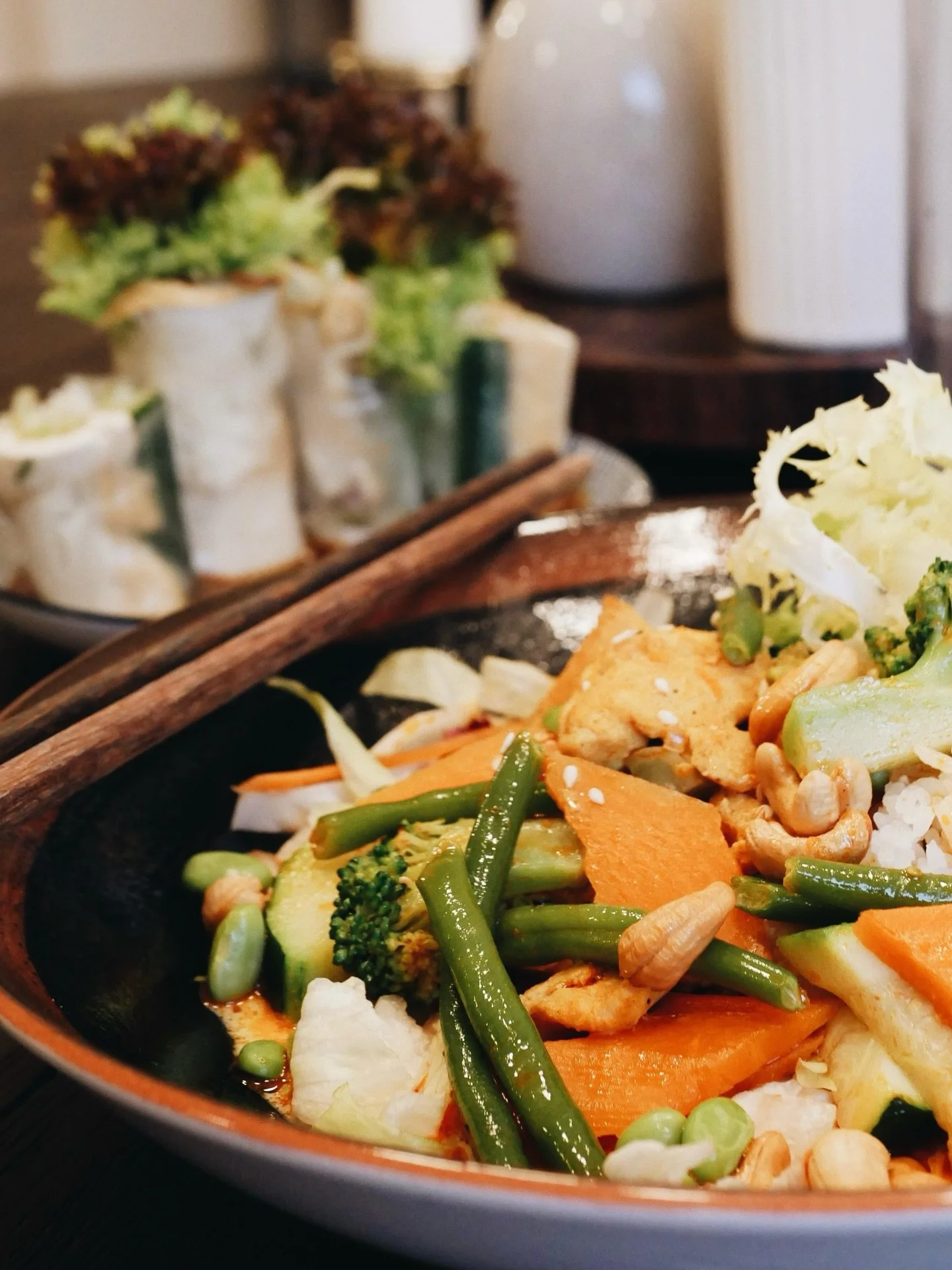 WENN GUTER GESCHMACK Z&Auml;HLT ✨🍜

Vy Delivery steht f&uuml;r moderne Asia-Fusion mit Liebe zum Detail.
Einfach bestellen &amp; genie&szlig;en. 🥡💛

#vydelivery #asianfusion #essen #delivery #welovefood