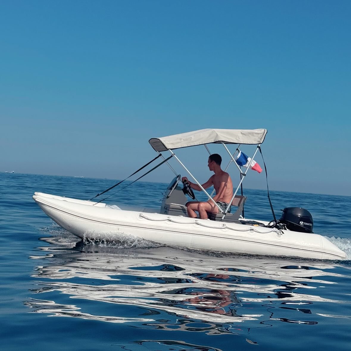 La libertée le temps d’une journée ! 🚤
Louez votre bateau sans permis, à partir de 110€ la journée avec Paddle INCLUS 🏄.
Contacter nous en MP 📲
Ou sur le site www.levinophile.com
#levinoboat