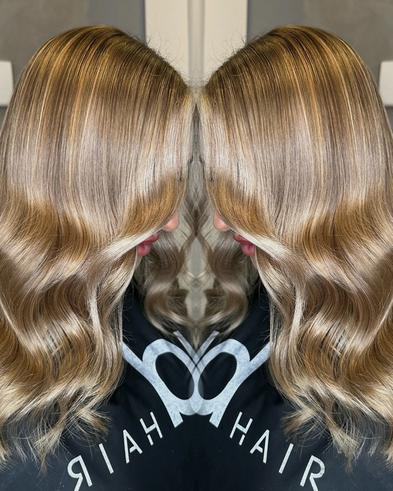 𝟐𝟎% 𝐎𝐅𝐅 𝐀𝐋𝐋 𝐇𝐀𝐈𝐑-𝐂𝐎𝐋𝐎𝐔𝐑𝐈𝐍𝐆 🎨

Ta chansen &amp; boka in din tid f&ouml;r en uppfr&auml;schning ✨
Rabatten g&auml;ller till &amp; med sista November, boka din tid online! 🍁

𝓥𝓪𝓻𝓶𝓽 𝓿&auml;𝓵𝓴𝓸𝓶𝓷𝓪!

📲 +46720079501
📆 Be