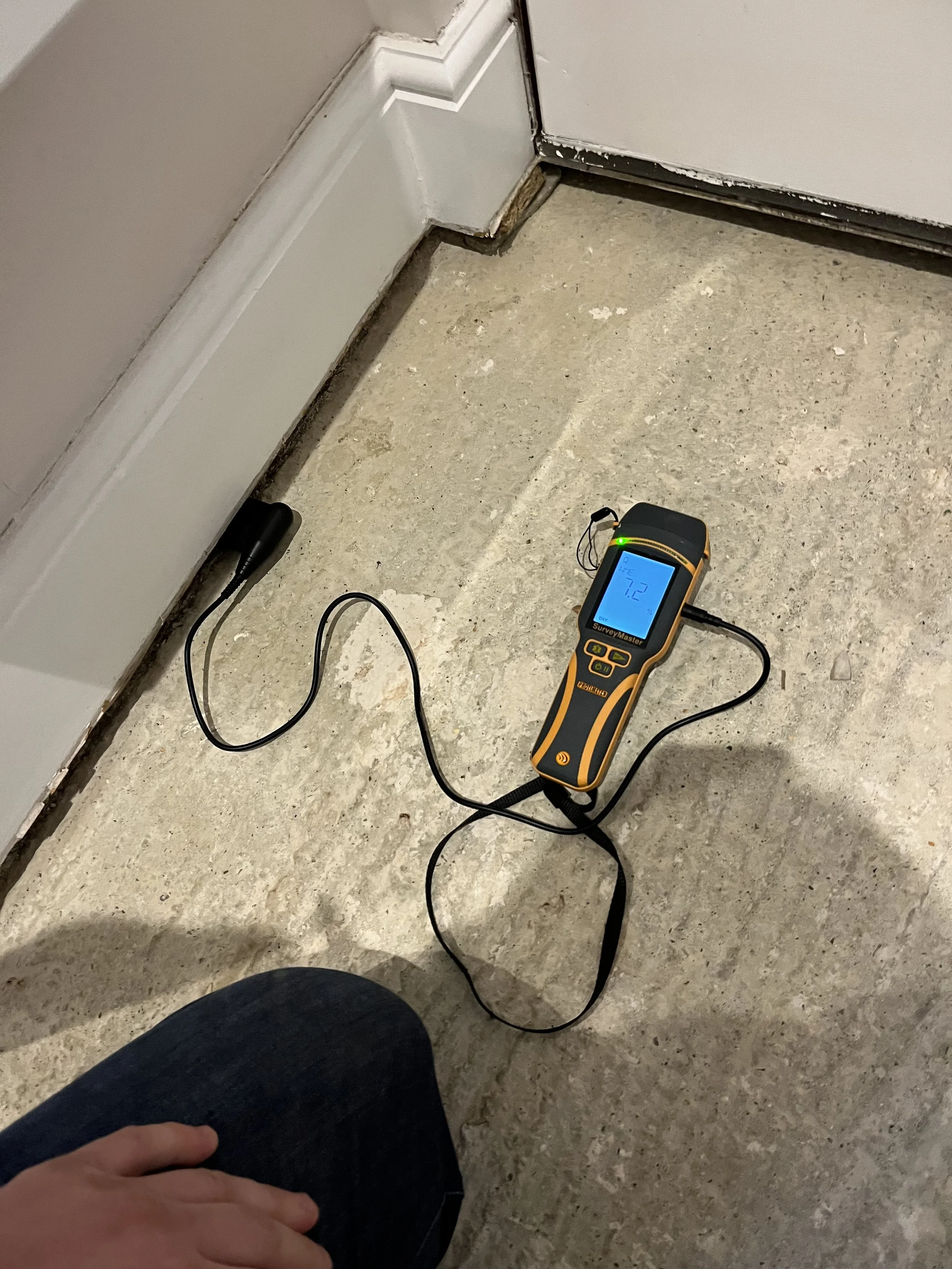 Damp meter