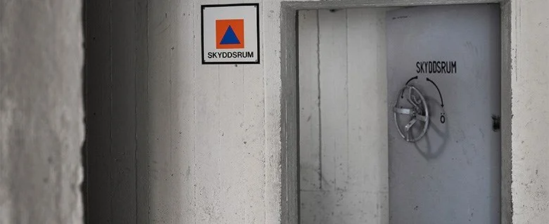 Ett skyddsrum är en liten värld för sig själv.