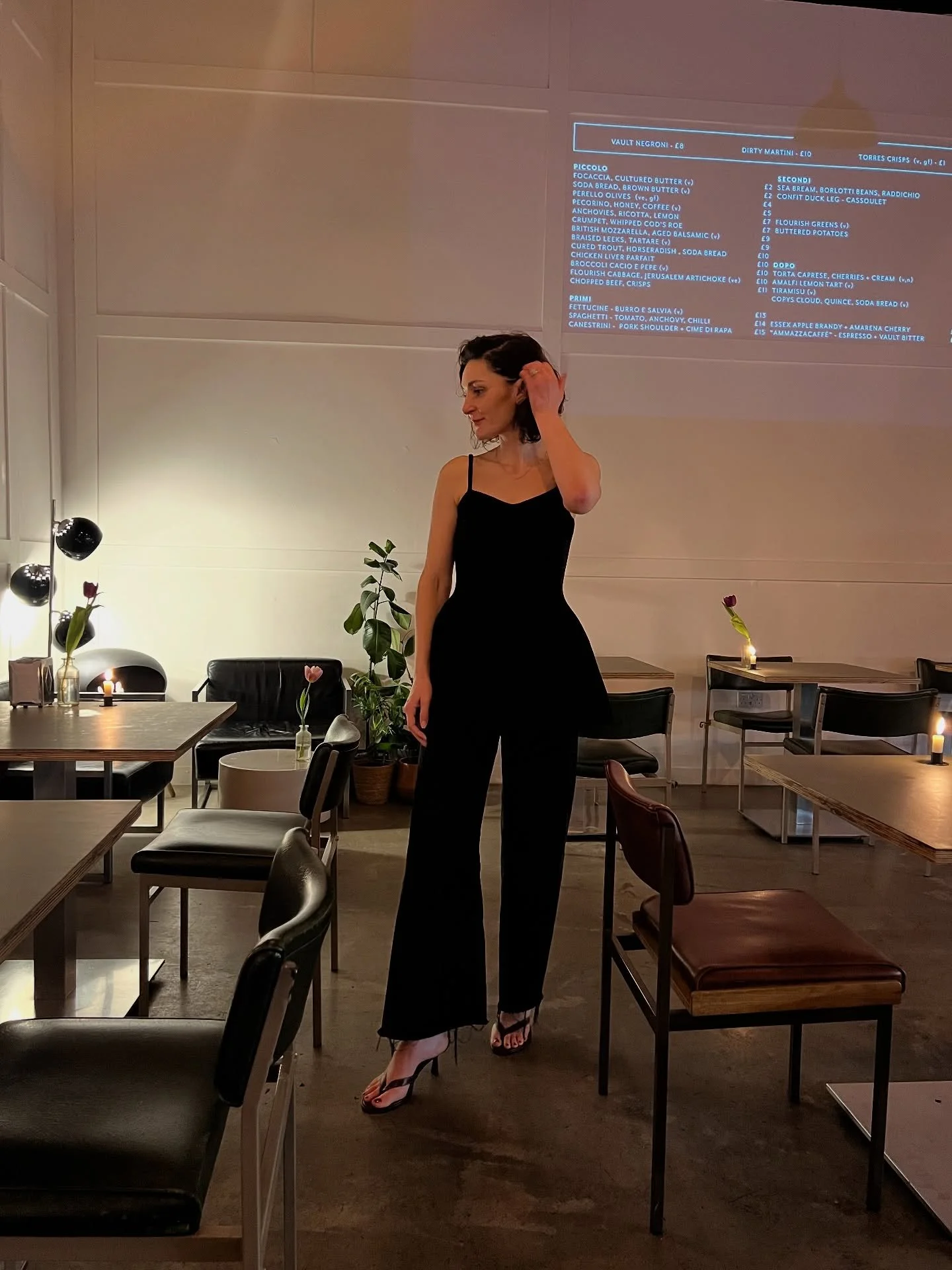 Simple food, good conversation, great company.
Learning to recognise alignment when I feel it.
Wearing shapes that feel like me @rohe_frames 

#personalstyle
#styleasexpression
#embodiedliving
#stylewithintention
#identityinmotion
#quietluxury
#moder