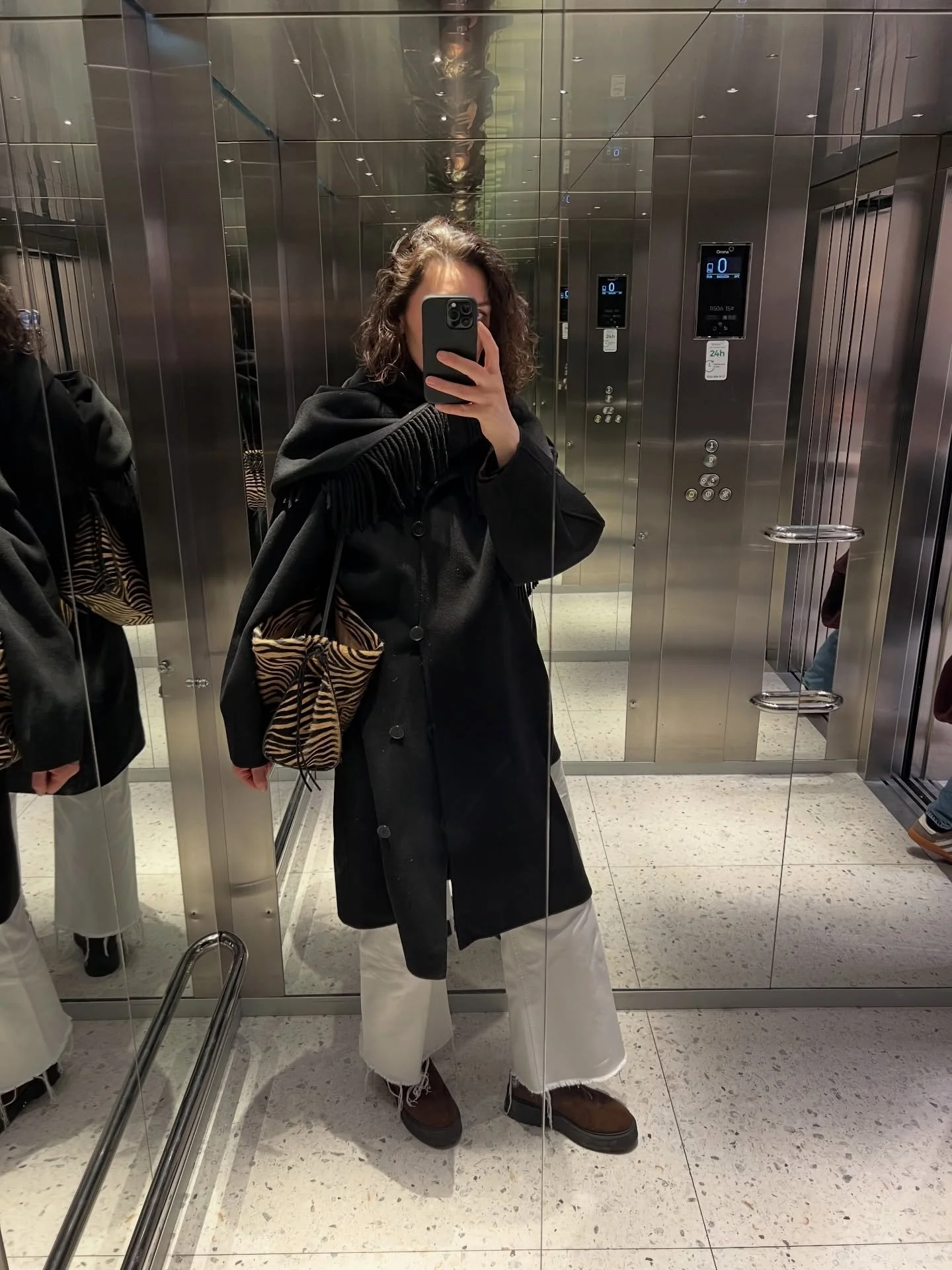 Something about white jeans just says spring 🌱

#transitionalstyle #springoutfits #SpringFeeling
#SimpleStyle
#everydayease