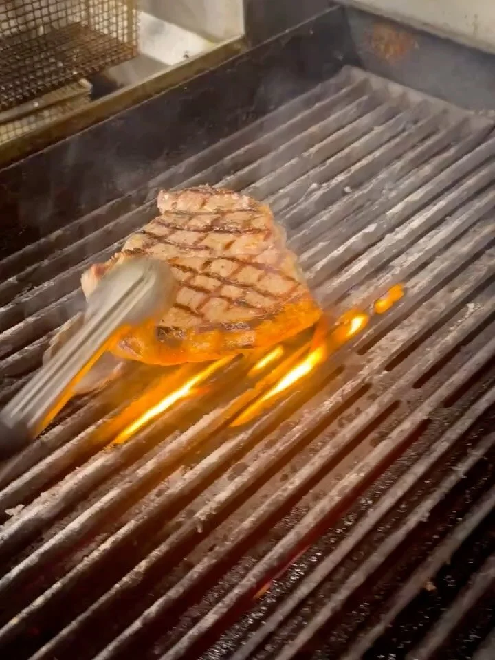 Swipe to make a surf &amp; turf with us 👉

Your Wednesday night dinner plans are sorted at The Valley!

Enjoy a 250g steak and a house schooner for just $30, or for an extra $8 you can turn it into a surf &amp; turf 🤤

Same great steak deal, just a