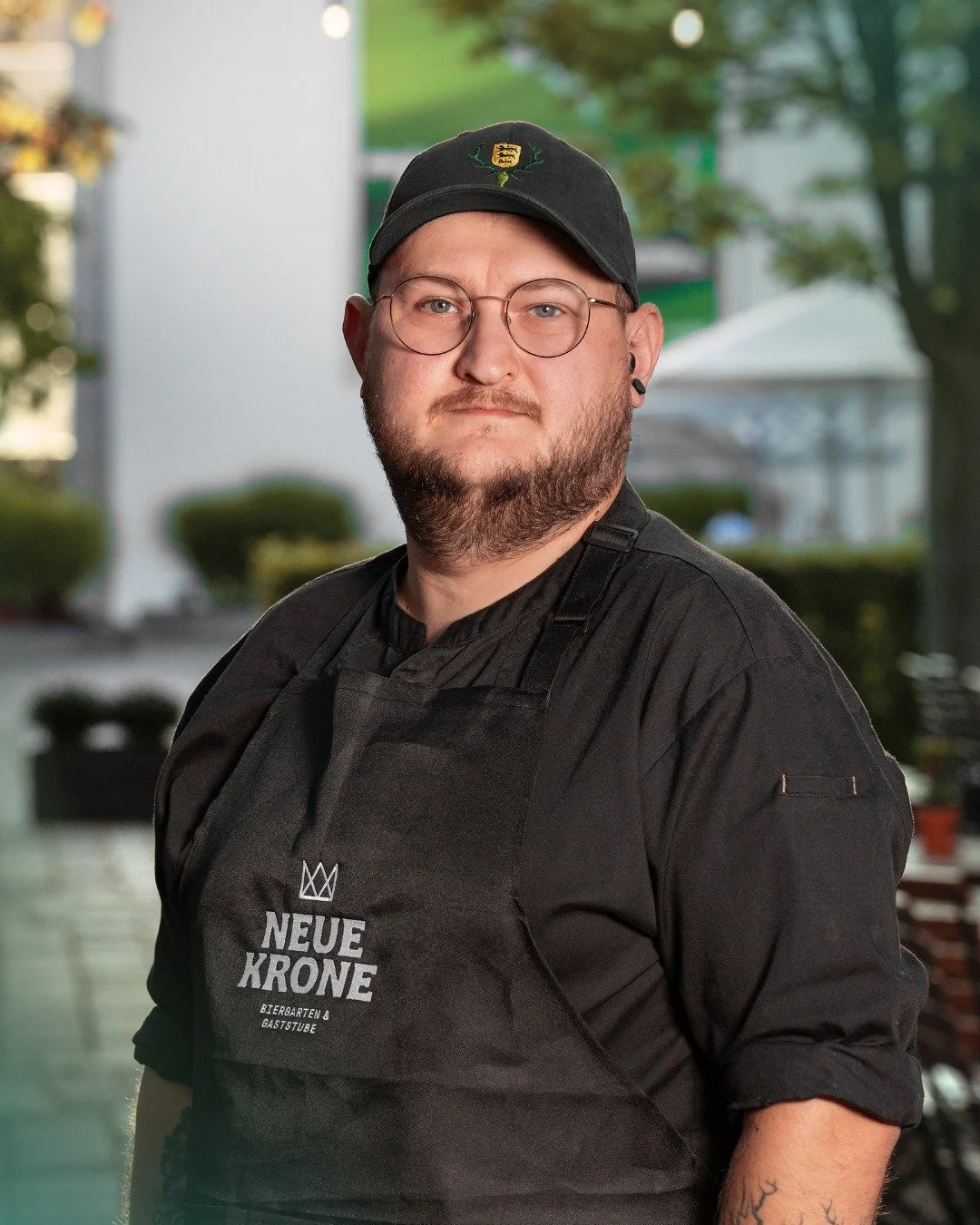 Wer steht bei uns eigentlich hinter dem Herd? 👨&zwj;🍳🔥

Unser K&uuml;chenchef Kevin Wodtke bringt frische Ideen in die Kronenk&uuml;che &ndash; regional, saisonal, mit ganz viel Geschmack!

Freut euch auf ehrliche Gerichte, handgemacht und voller 