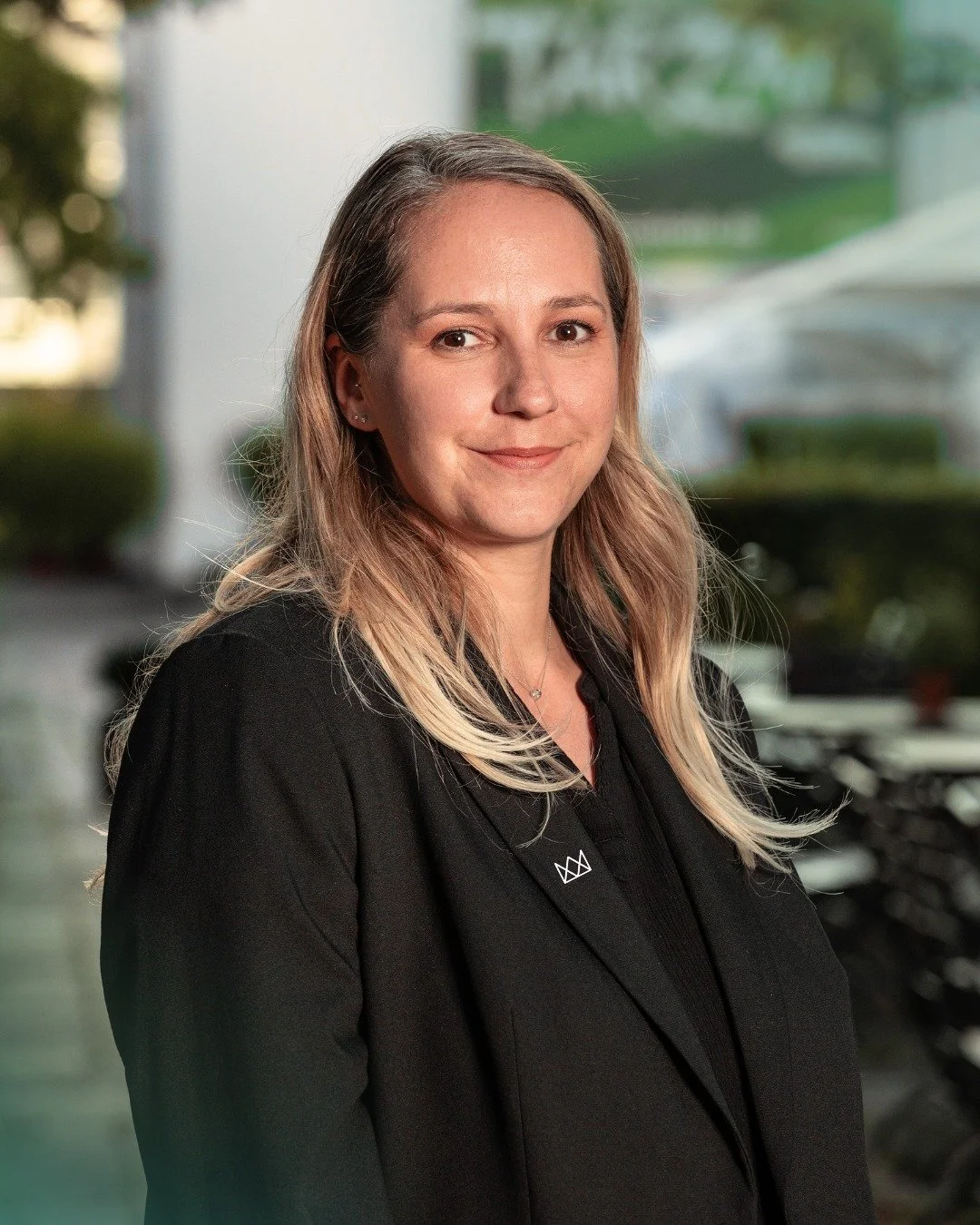 Wie stellen wir eigentlich sicher, dass bei uns alles rundl&auml;uft? 💡🍷

Unsere Betriebsleiterin Jenny Ardonetto ist das Organisationstalent hinter der Neuen Krone. Ihr Auge f&uuml;rs Detail ist unvergleichlich und hilft beim t&auml;glichen Betrie