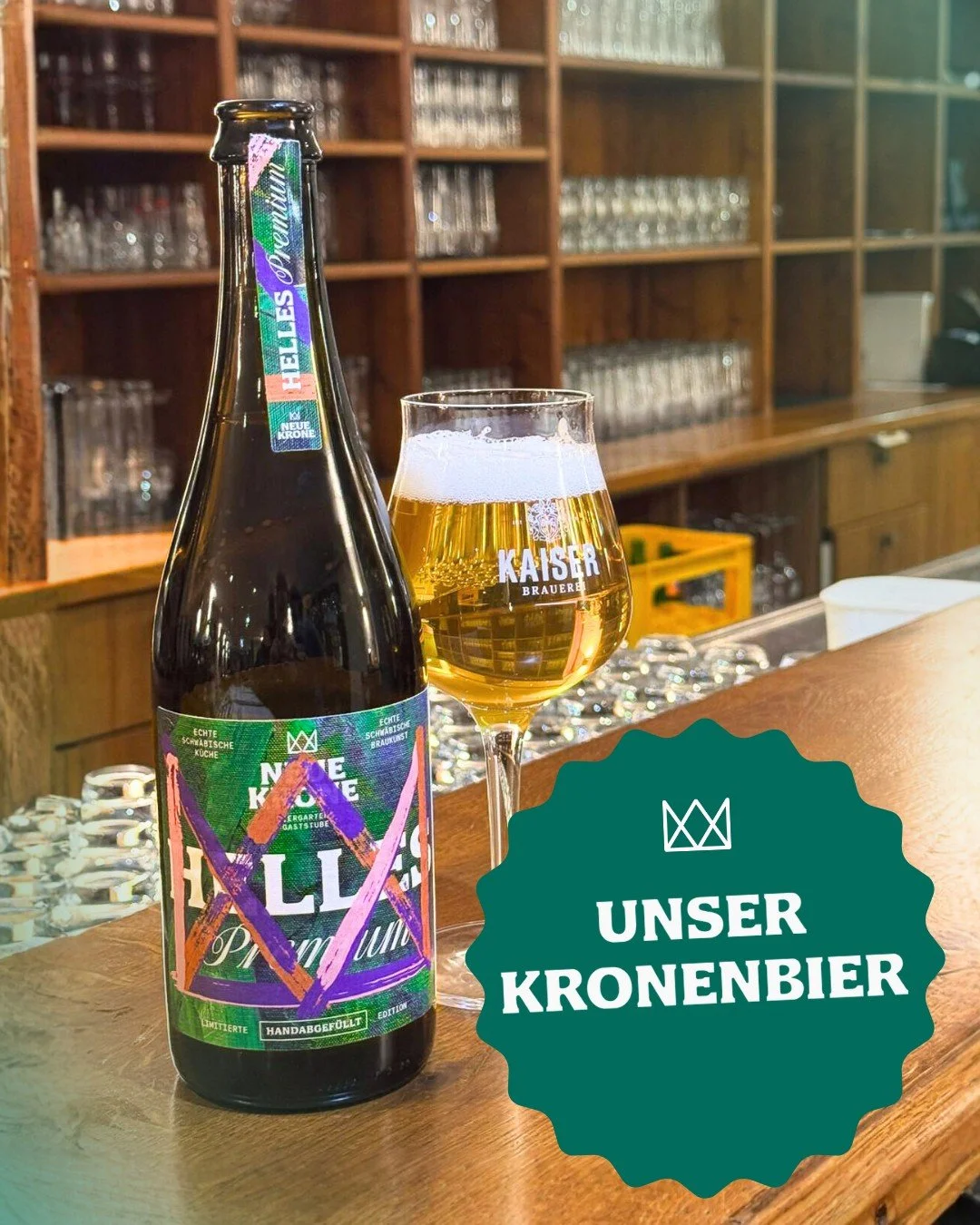 D&uuml;rfen wir vorstellen? Unser eigenes Kronenbier! 🤩

Wahnsinn, was die @kaiserbrauerei da f&uuml;r uns gezaubert hat: Von Hand abgef&uuml;llt und in edler Flasche.
Ab jetzt gibt es unser limitiertes kaltgehopftes Helles nur bei uns im SI-Centrum