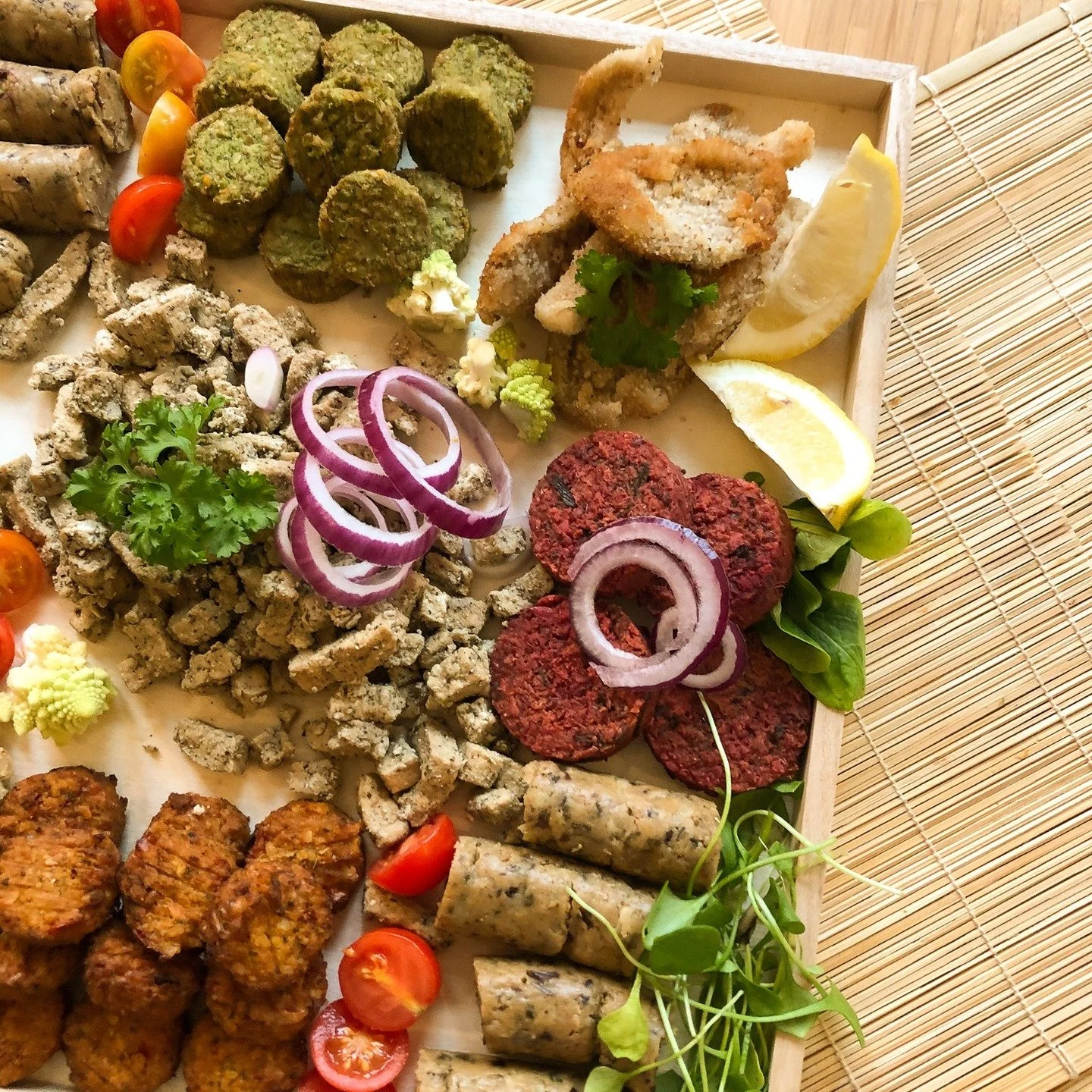 🎄 Onze Eindejaarsmenu 2025 is er! 🎄
Feest jij graag lokaal, lekker en zorgeloos? Bekijk dan snel ons nieuwe menu vol warme klassiekers &eacute;n verrassende nieuwtjes. ✨

✨ Nieuw dit jaar
&bull; Bois Gras van Omage + vijgenchutney
&bull; Fezero&rsq