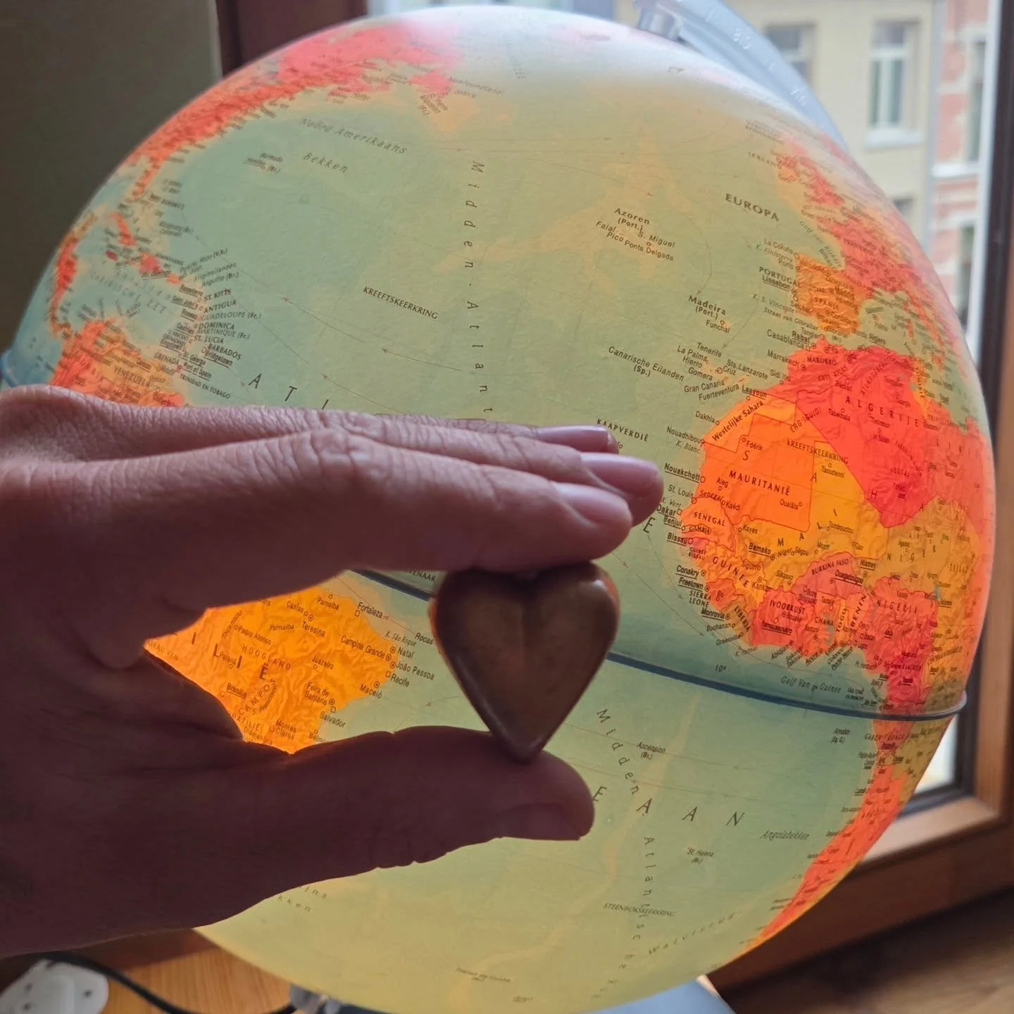 🌍✨ Earth Day bij Kabas &ndash; 22 april ✨🌿

Wist je dat Earth Day elk jaar wereldwijd gevierd wordt op 22 april? 💚
Het is een dag die volledig in het teken staat van onze planeet: bewust omgaan met de aarde, kiezen voor duurzaamheid en stilstaan b