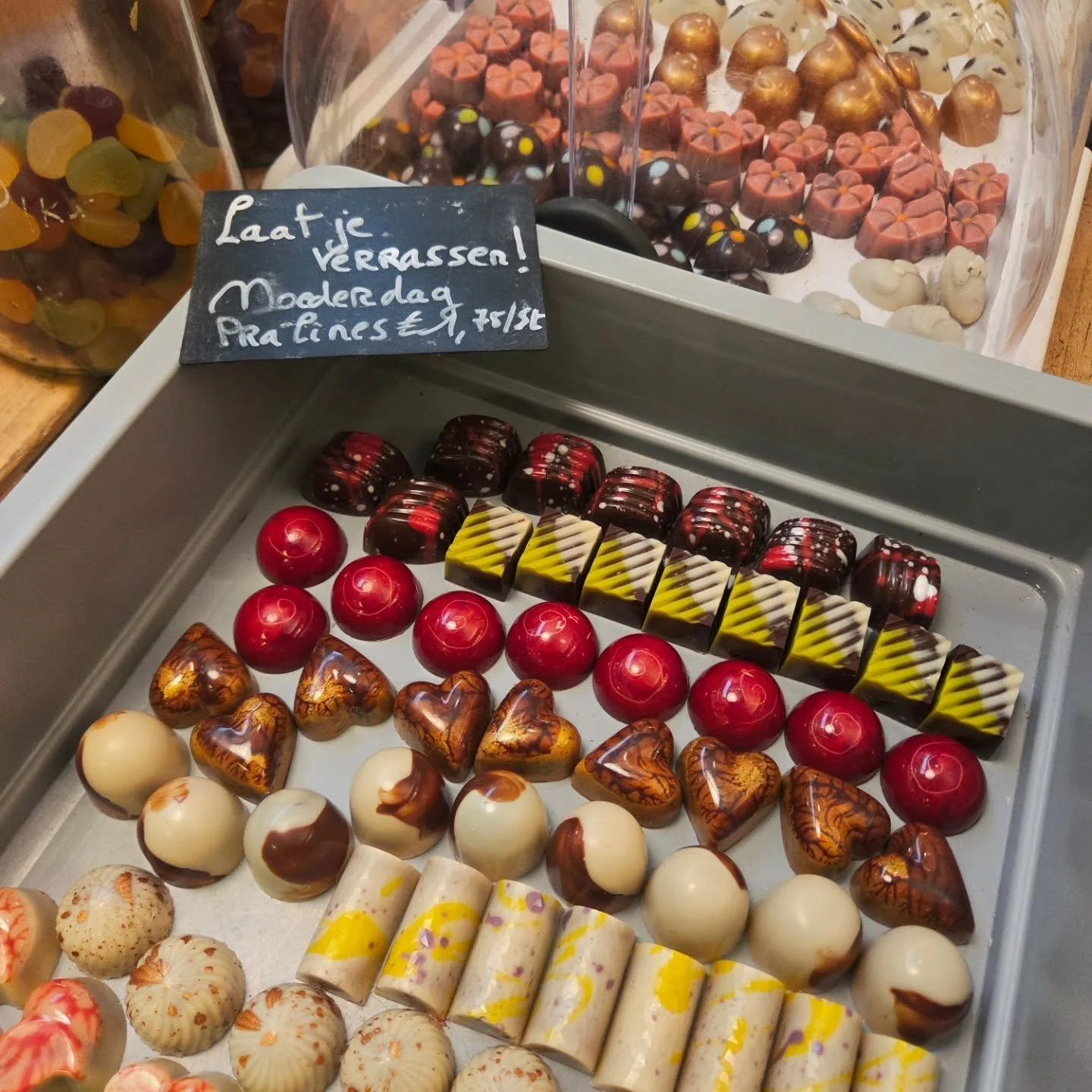 💚 Moederdag bij Kabas 💚

Zet de allerliefste mama&rsquo;s extra in de bloemetjes met iets &eacute;cht lekkers 🍫
Bij Kabas vind je heerlijke vegan pralines van What a Choc &ndash; perfect om haar te verwennen op een duurzame manier.

Lief voor je m