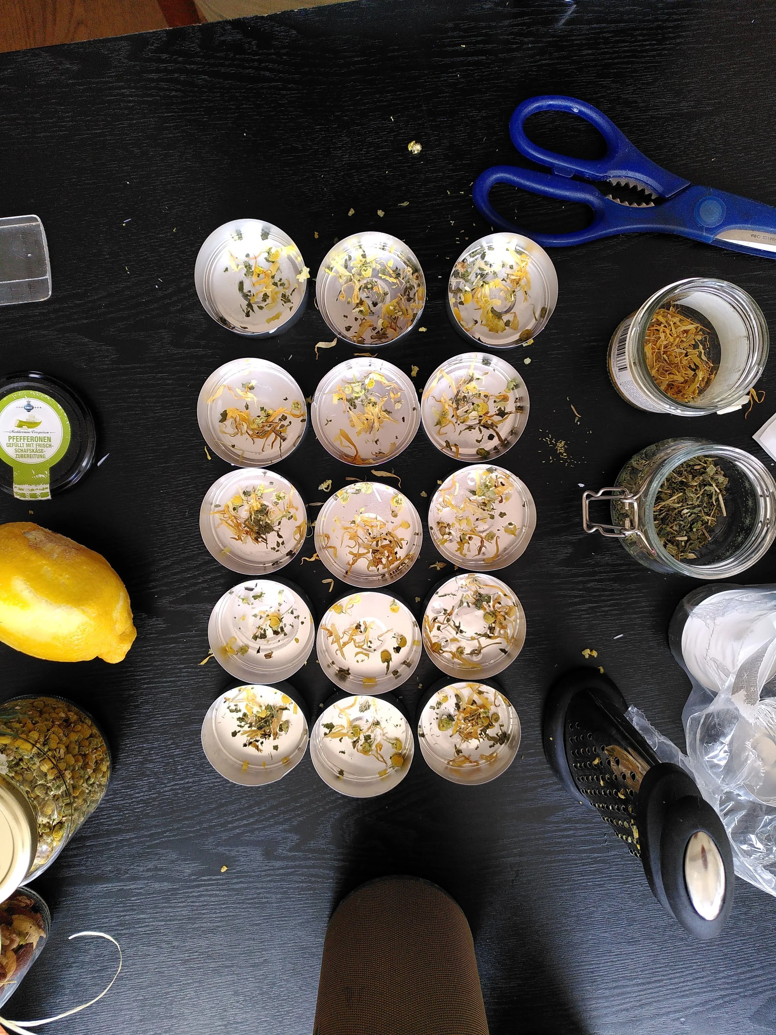 Een beeld van onze workshop, maak je eigen badmelts, badmelts zijn een soort bruisballen huisgemaakt, ook een leuke workshop voor kinderen.