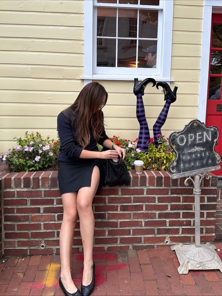 👻 Such a fun first Halloweekend at Flors! 

The days may be shorter, but there&rsquo;s still so much light to be found. ☀️We hope this season lets you use the daylight to move, create, and connect. Then, let the early evenings invite you to slow dow