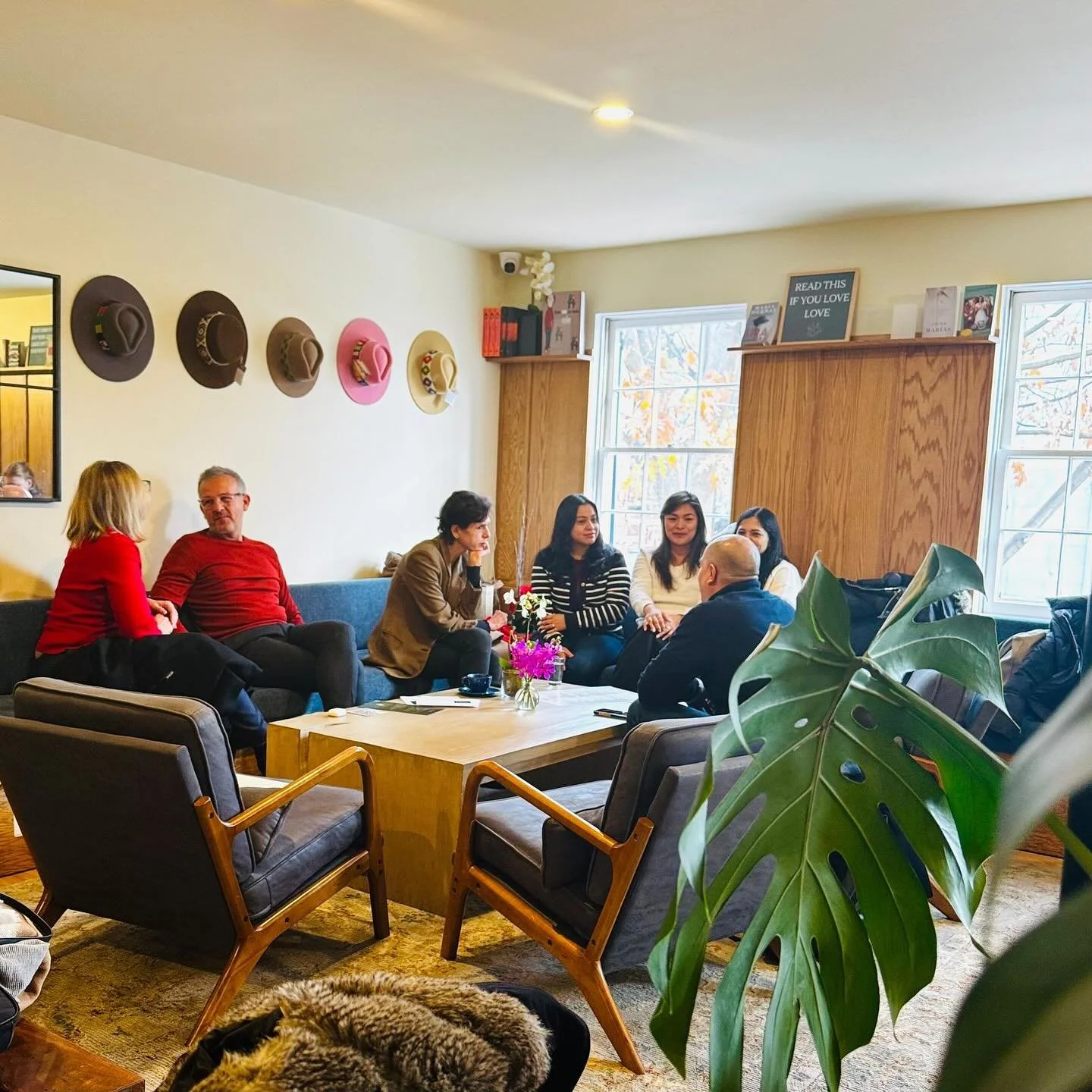 Happy Sunday🤍 It&rsquo;s been a busy week at Flor as we gear up for the holiday season, and we&rsquo;re so grateful for each of you who&rsquo;s stopped by. If you&rsquo;re craving a little escape, come cozy up with us -  reserve a corner at the link