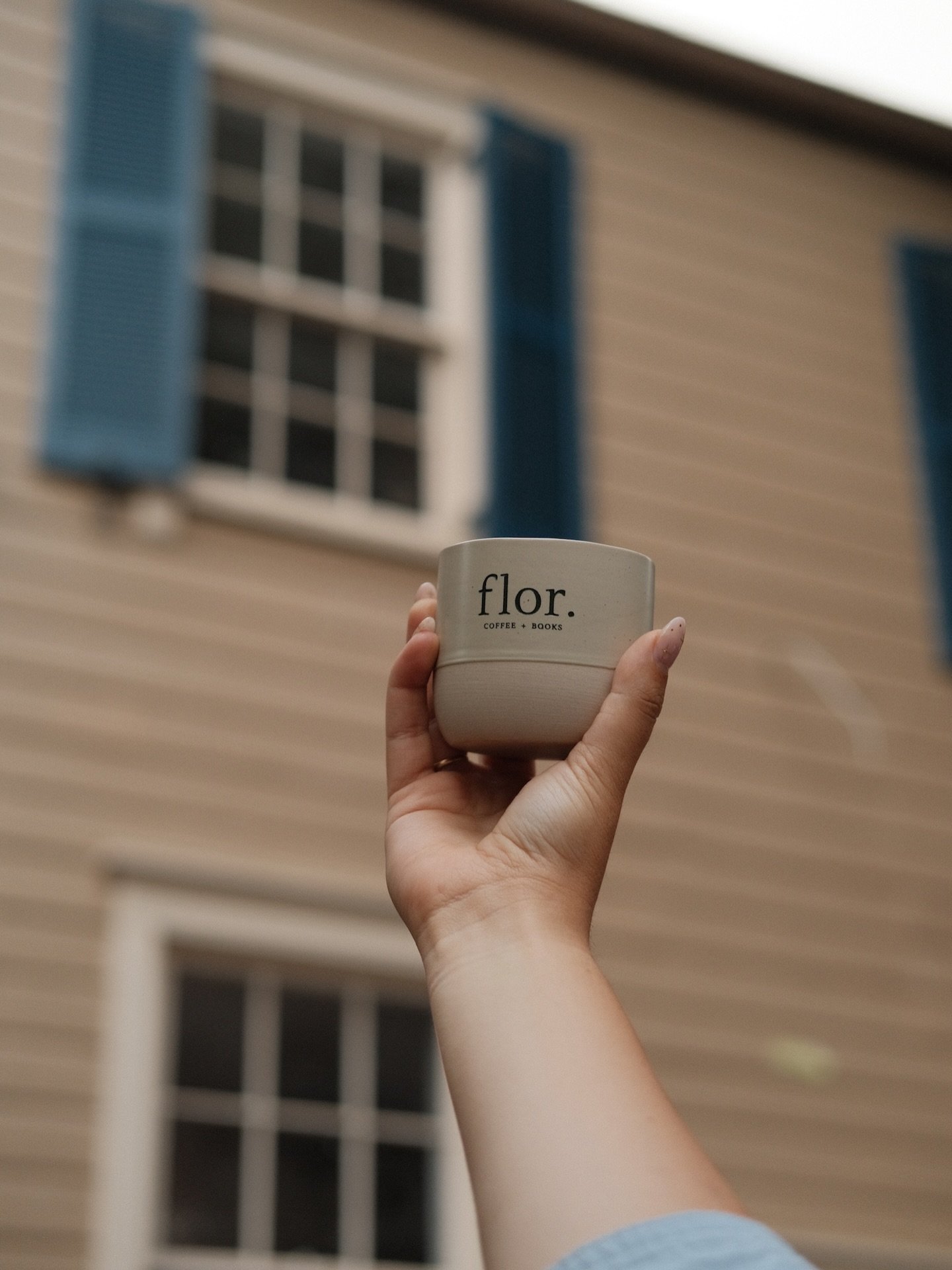 6 months of Flor 🌱📖
We are so deeply grateful for every cup ordered, every friend brought in, every book read, every tag, every kind word, every quiet morning spent with us or late night event you signed up for.
✨You turned a dream into a community