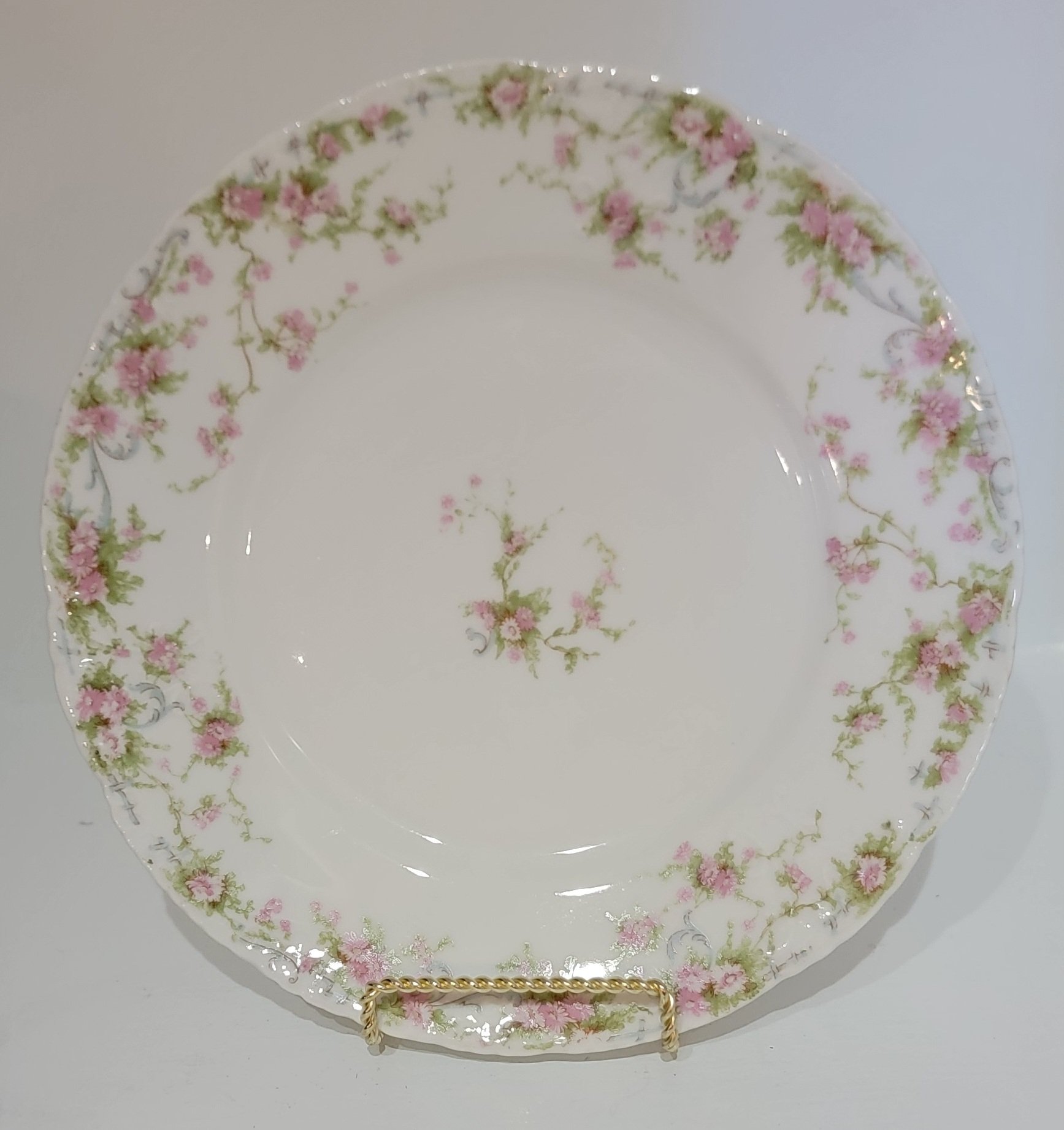 Theodore Haviland Limoges France •
Dinner Plate •
Quantity in Stock: 5
