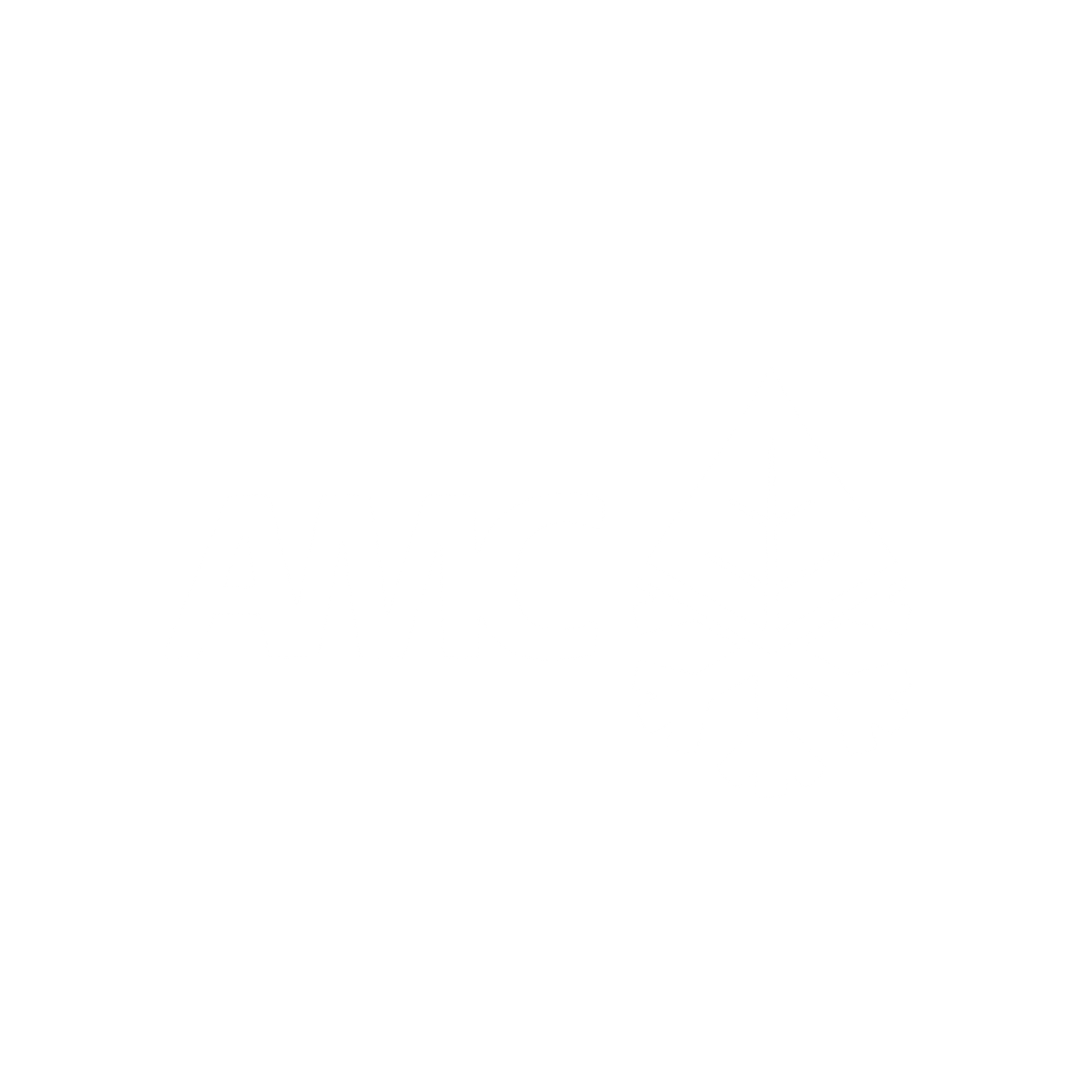 Logotipo en blanco y negro con las letras 'AMC' y un árbol de Navidad con copo de nieve.