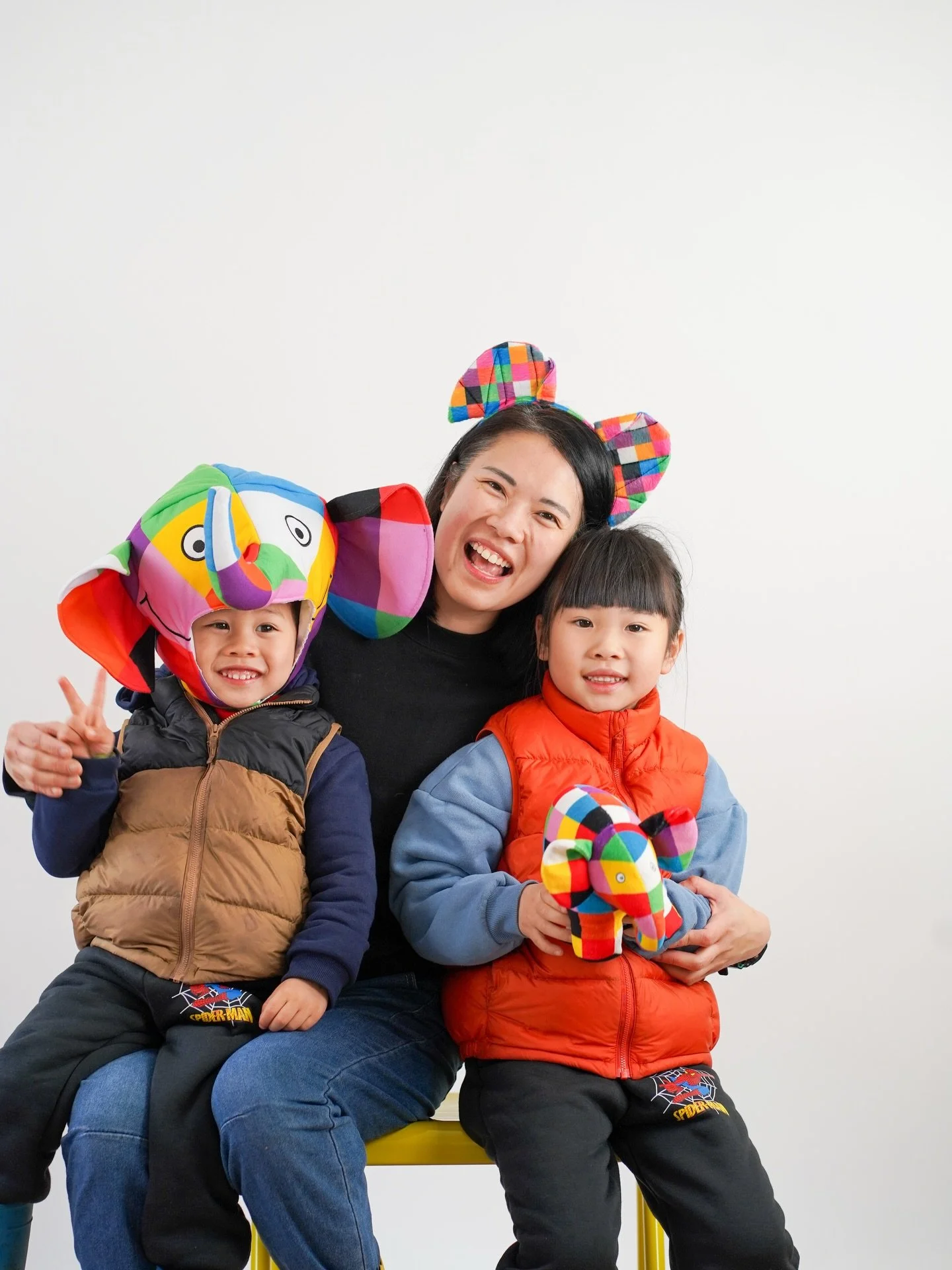 FREE Elmer photo at Pause Creative Studios Saturday 6th December 12-2pm🐘🌈

Find us in Dukes Court, Mill St, SK11 6NN 

No booking needed just turn up and we will help you get a perfect Elmer photo with our props, equipment and more! 🌟

You can als