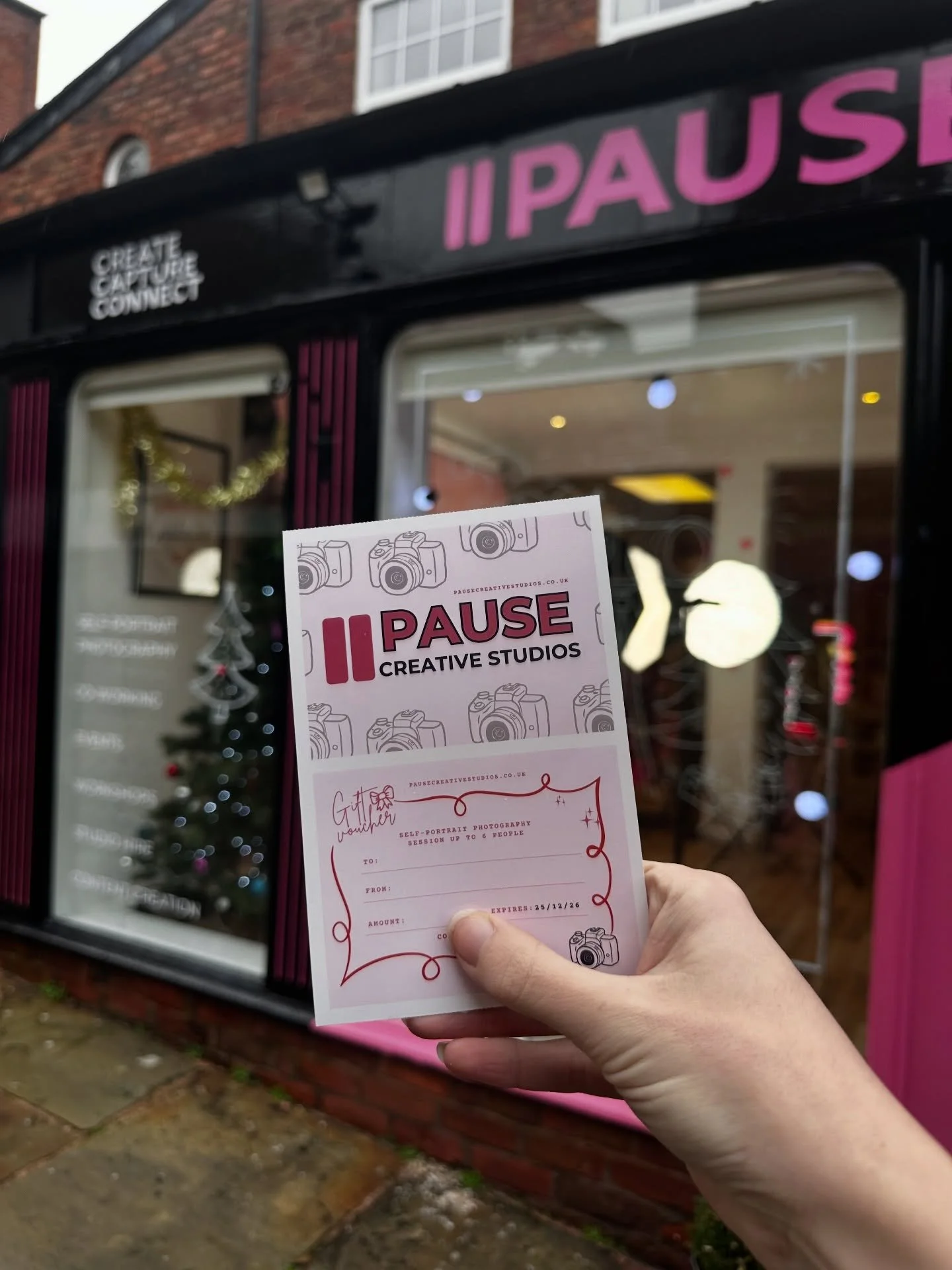 Get your Pause gift cards!! 🎁

Struggling to know what to buy for your loved ones this Christmas?

We now have @pausecreativestudios gift cards! That can be used towards self-portrait session for up to 6 people ❤️

Choose between digital or physical