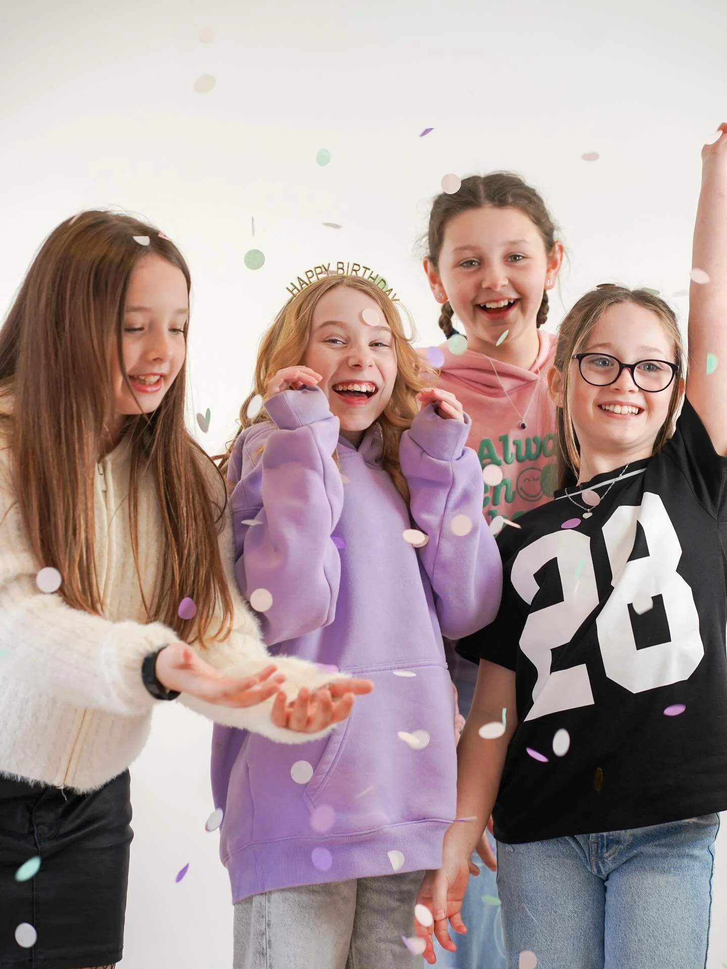 Take unlimited photos during our self-portrait bookings 📸
and get sent ALL your images the same day.❤️

These are just some of the 200+ photos taken by a group yesterday!

We love love love seeing how much fun you have at the studio.🫶

This booking