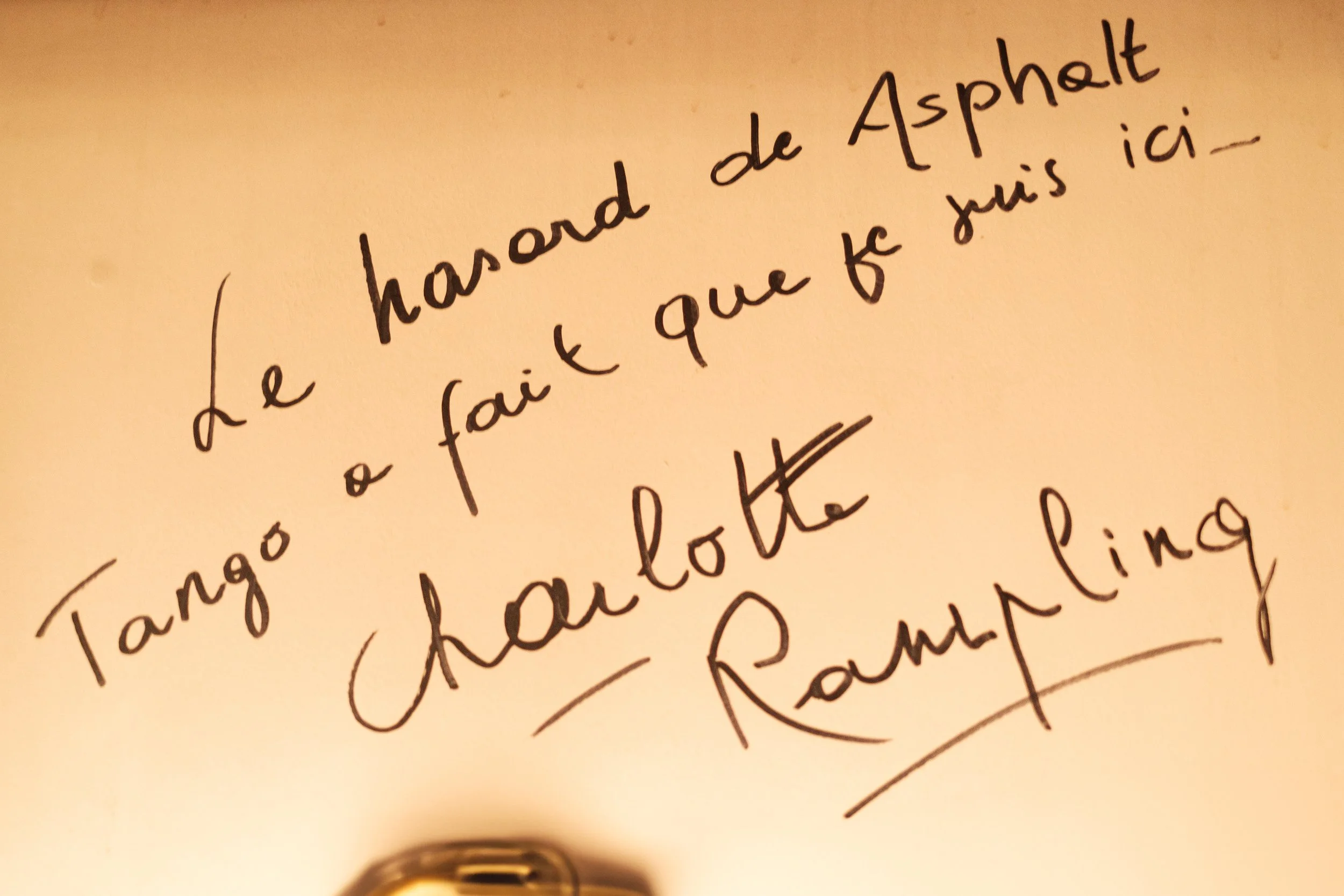 Une note manuscrite en français avec une citation attribuée à Ramaling, mentionnant le hanorak de alphabet, un tango et une fève.