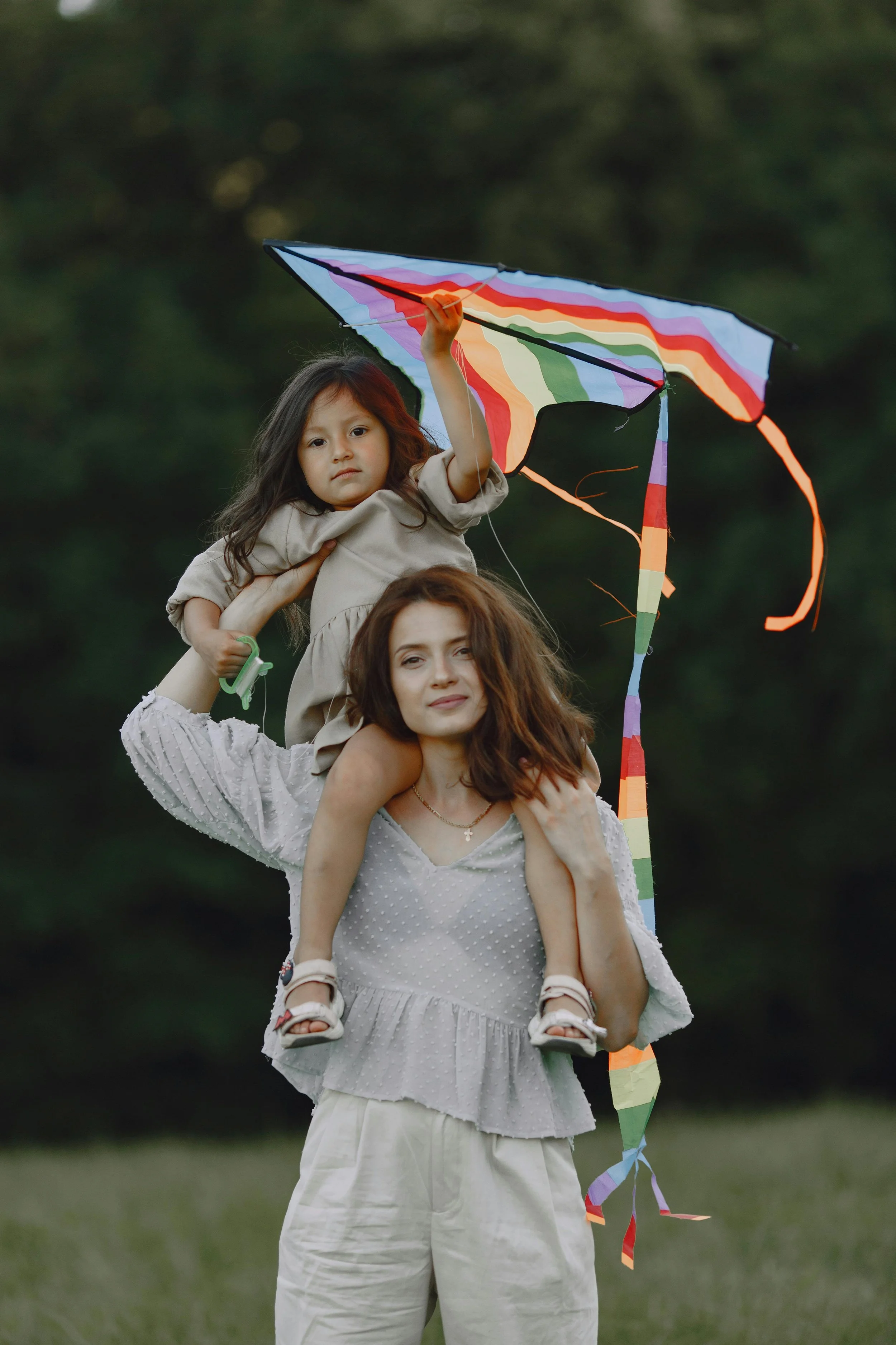 mom with daughter on her shoulders thinking about therapists for moms near me and therapists for overwhelmed moms near me