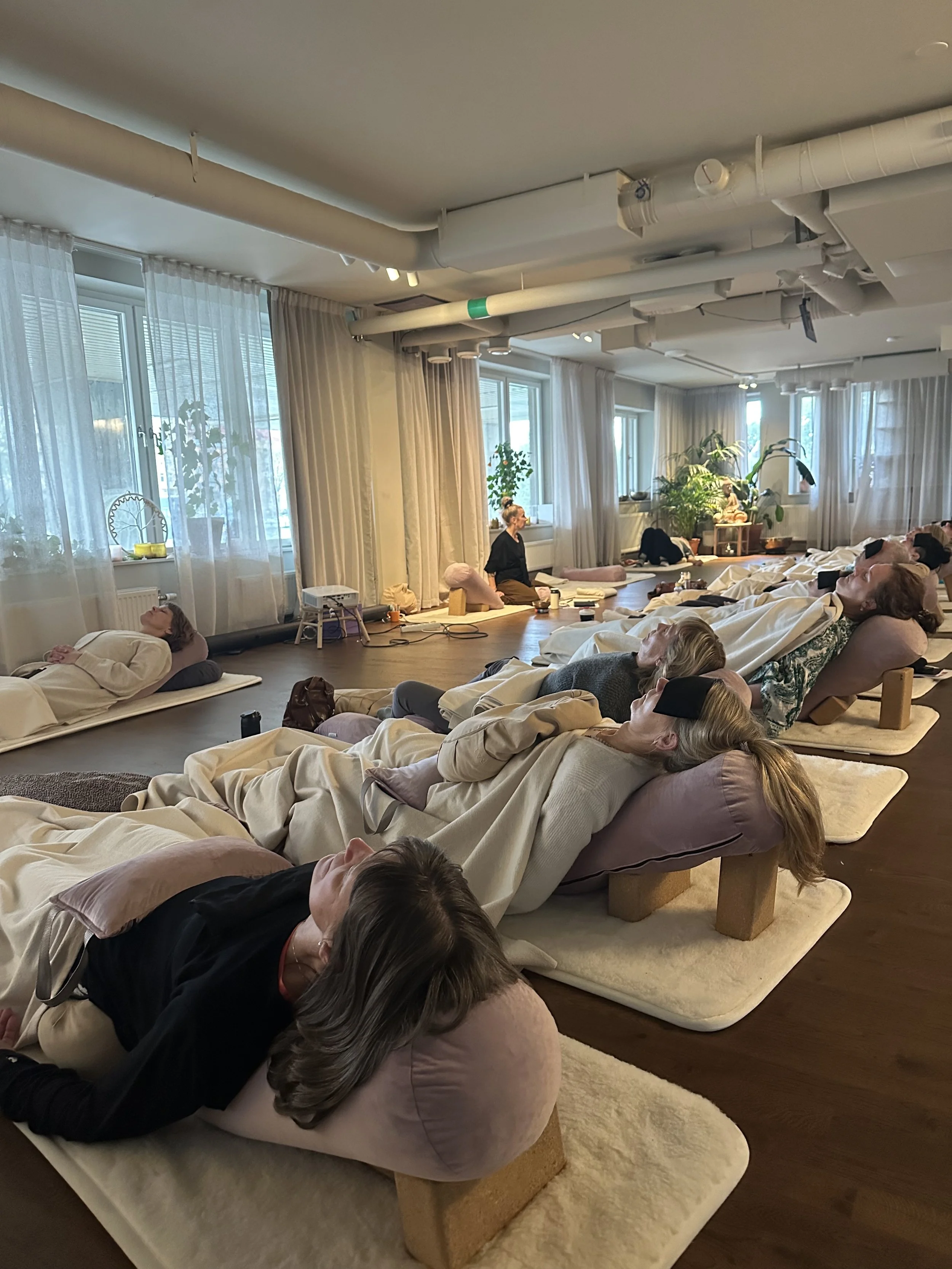 Självmedkänsla med mindfulness, yin, restorative och nidra, Reimersholme. Sep, 2026. (5/8)