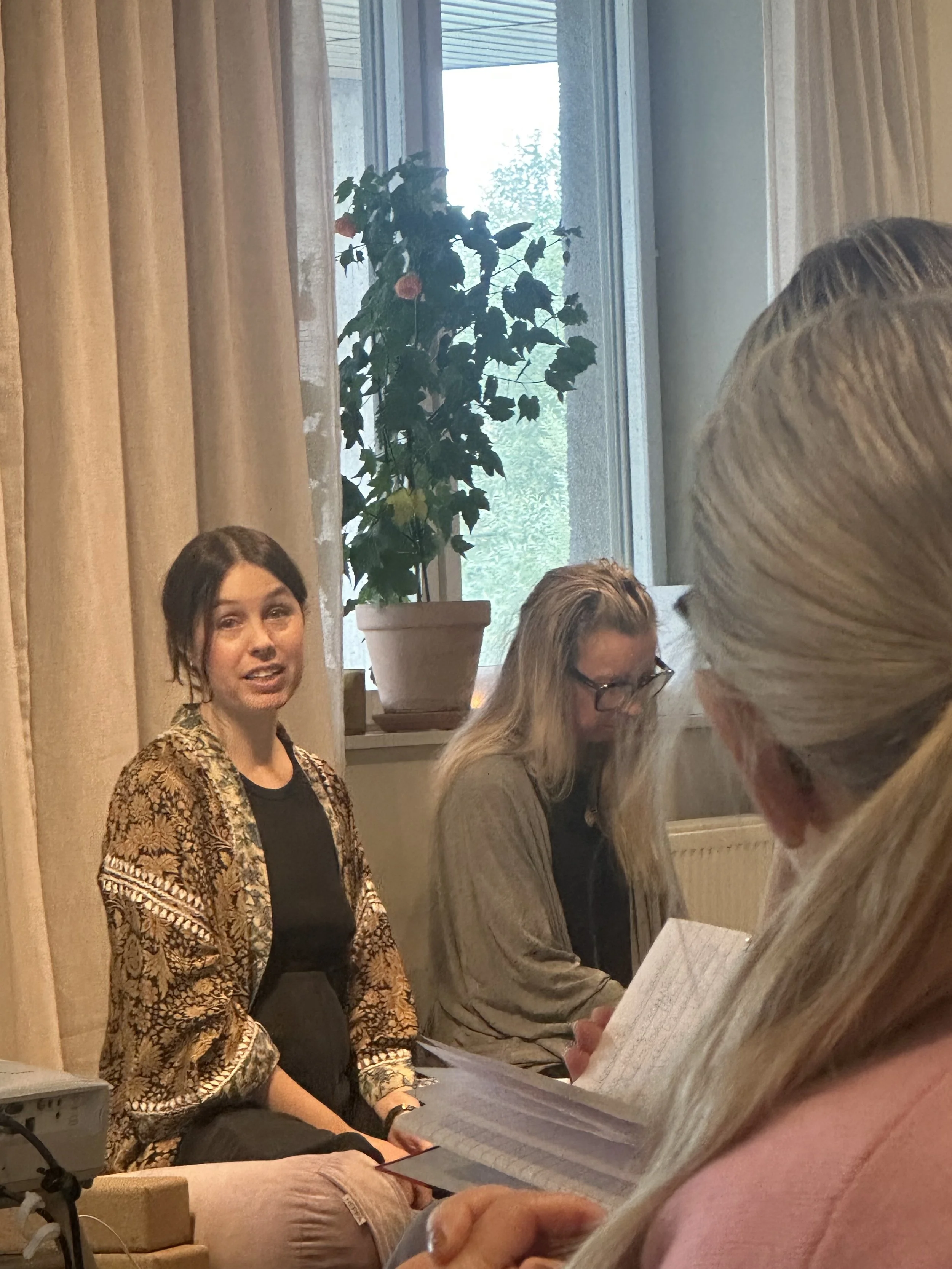 Självmedkänsla med mindfulness, yin, restorative och nidra, Reimersholme. Sep, 2026. (7/8)