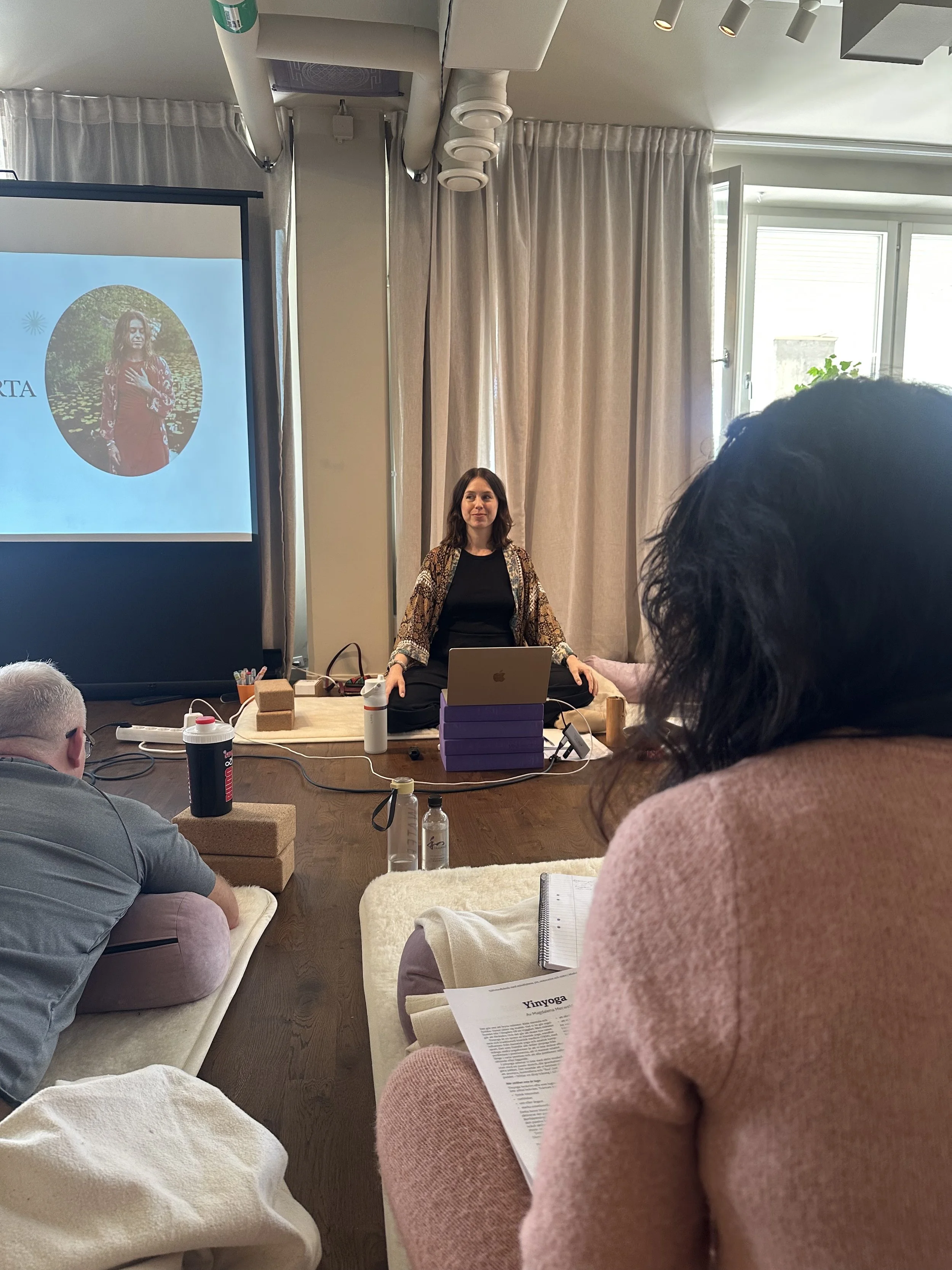 Självmedkänsla med mindfulness, yin, restorative och nidra, Reimersholme. Sep, 2026. (8/8)