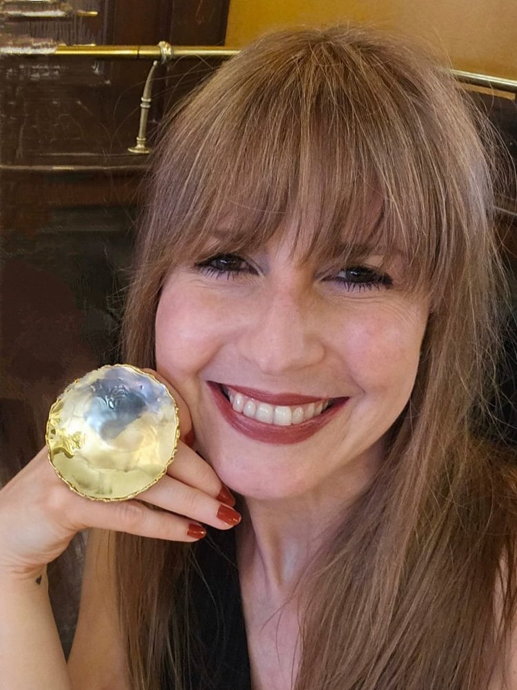 Portrait d'Anne Roc, fondatrice de charisma director