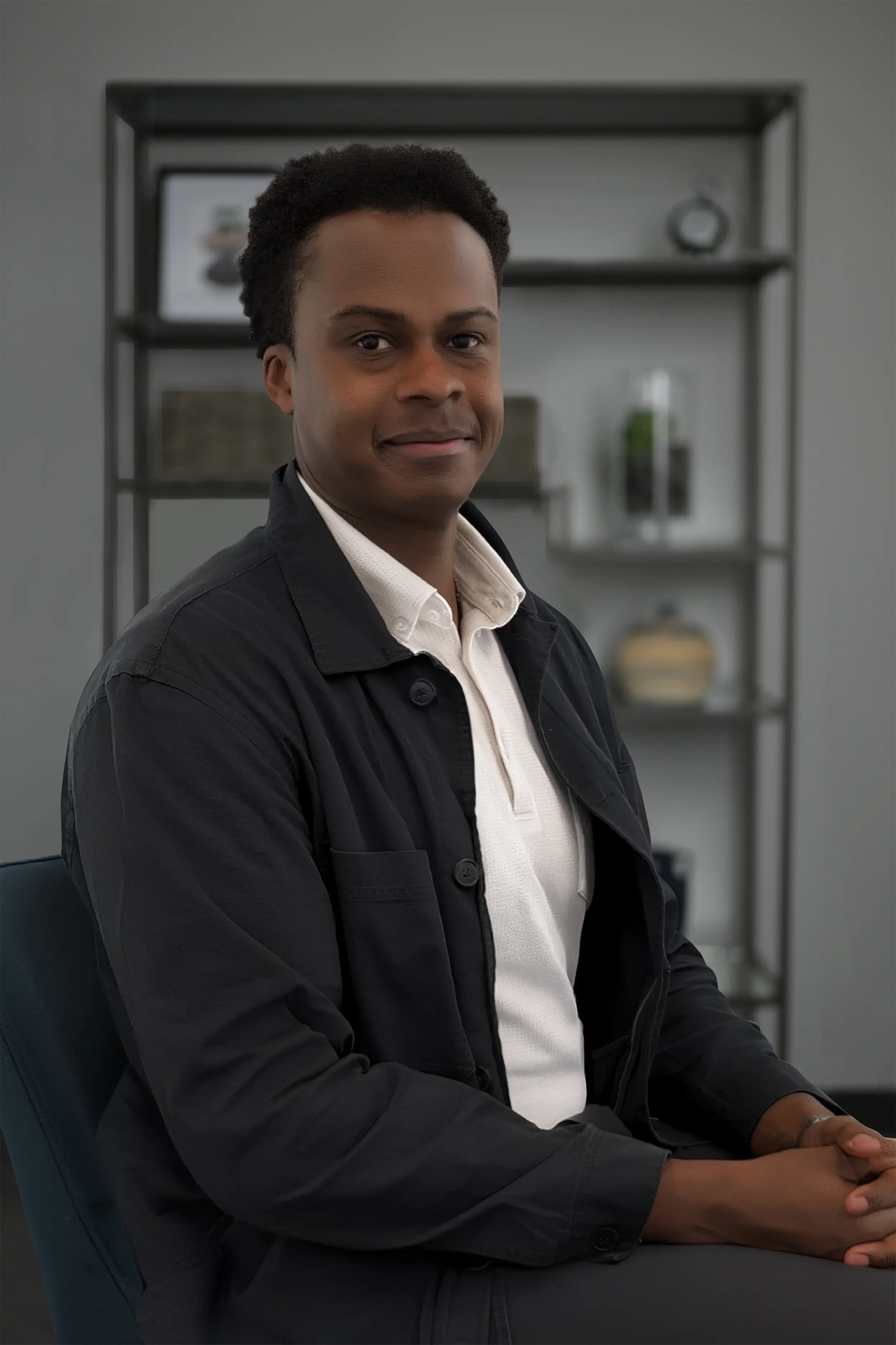 Henry Jones headshot