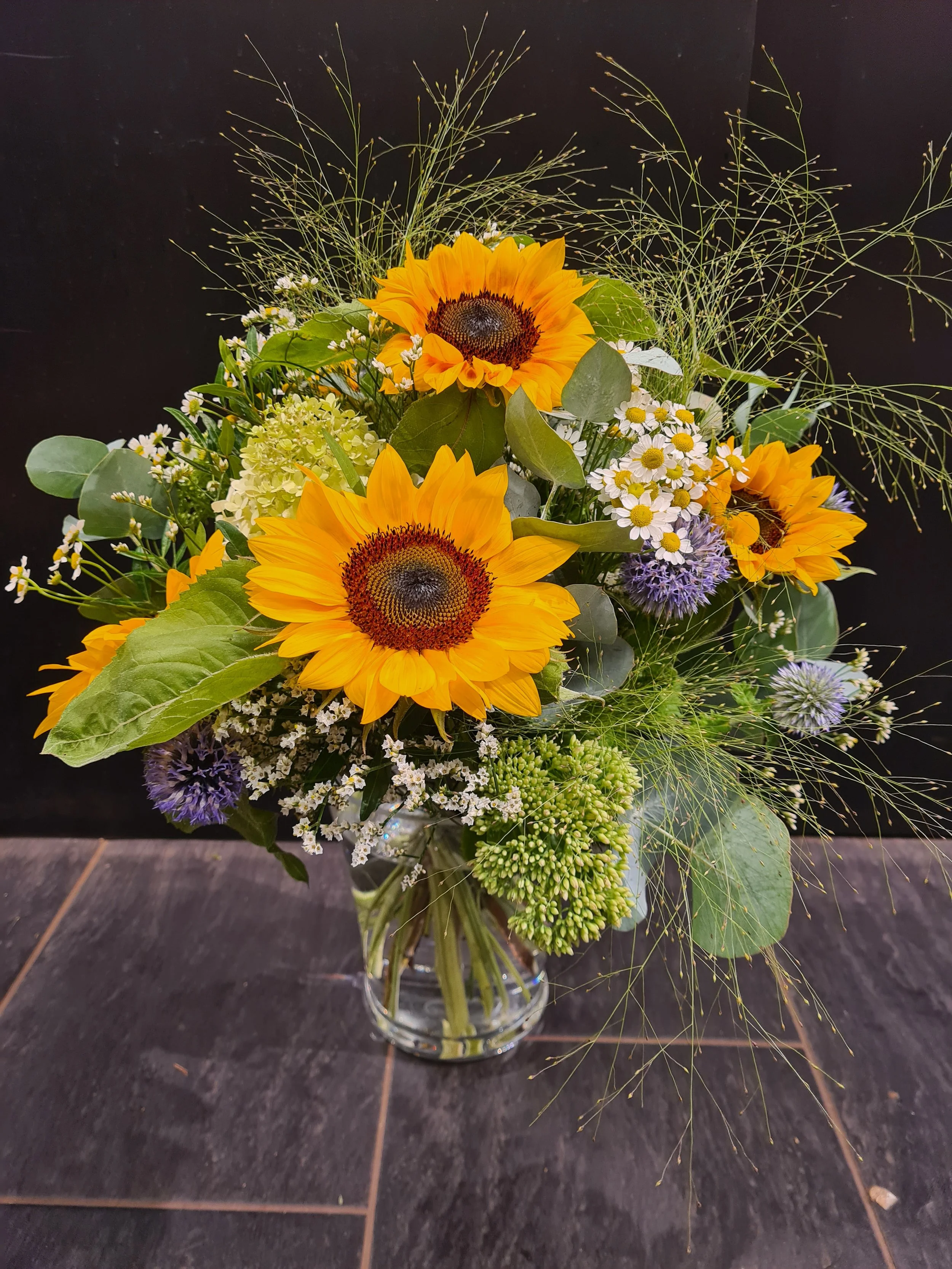 Sonnenblumen Strauss mit Beiwerk